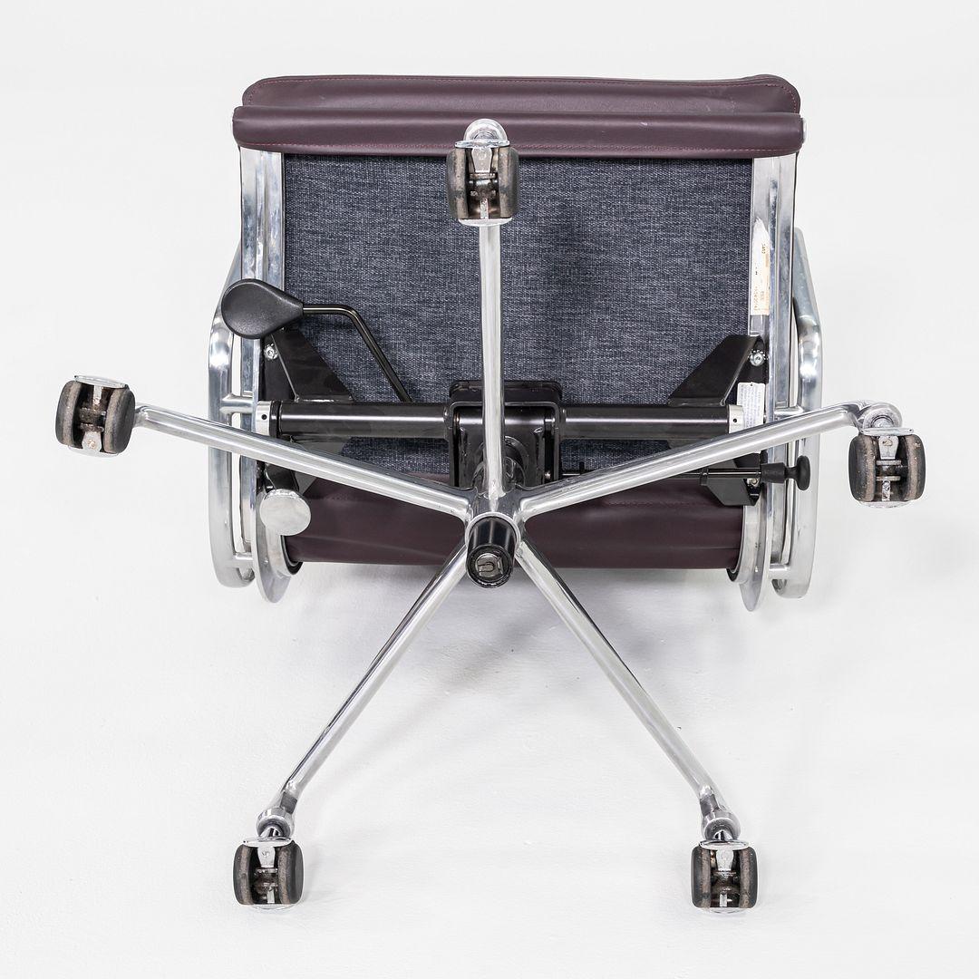 2014 Herman Miller Eames Soft Pad Executive Schreibtischstuhl in Burgund im Angebot 4