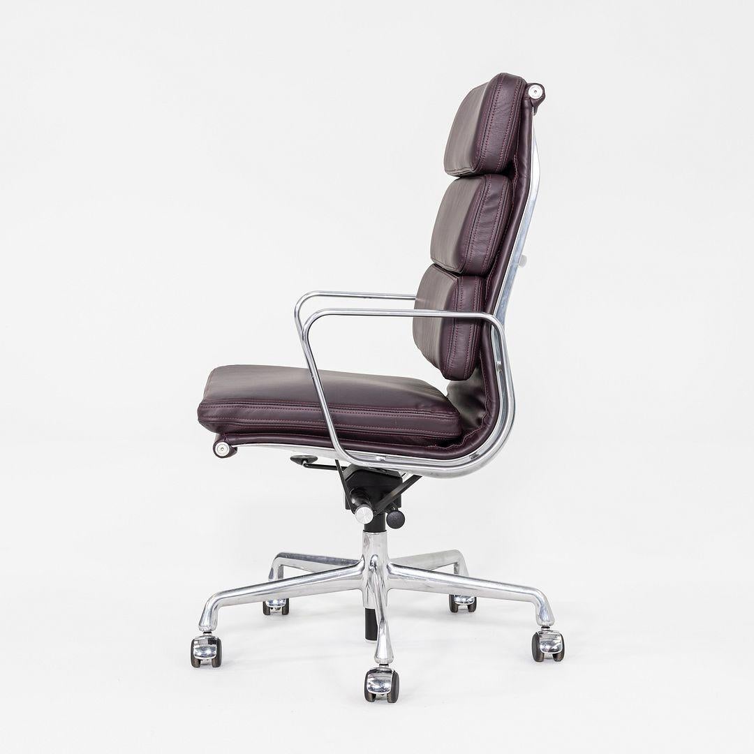 2014 Herman Miller Eames Soft Pad Executive Schreibtischstuhl in Burgund (amerikanisch) im Angebot