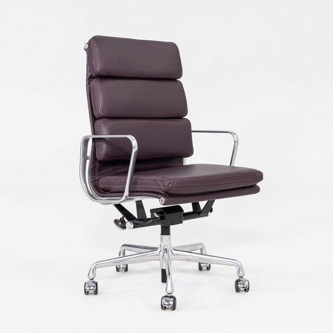 2014 Herman Miller Eames Soft Pad Executive Schreibtischstuhl in Burgund im Angebot 2