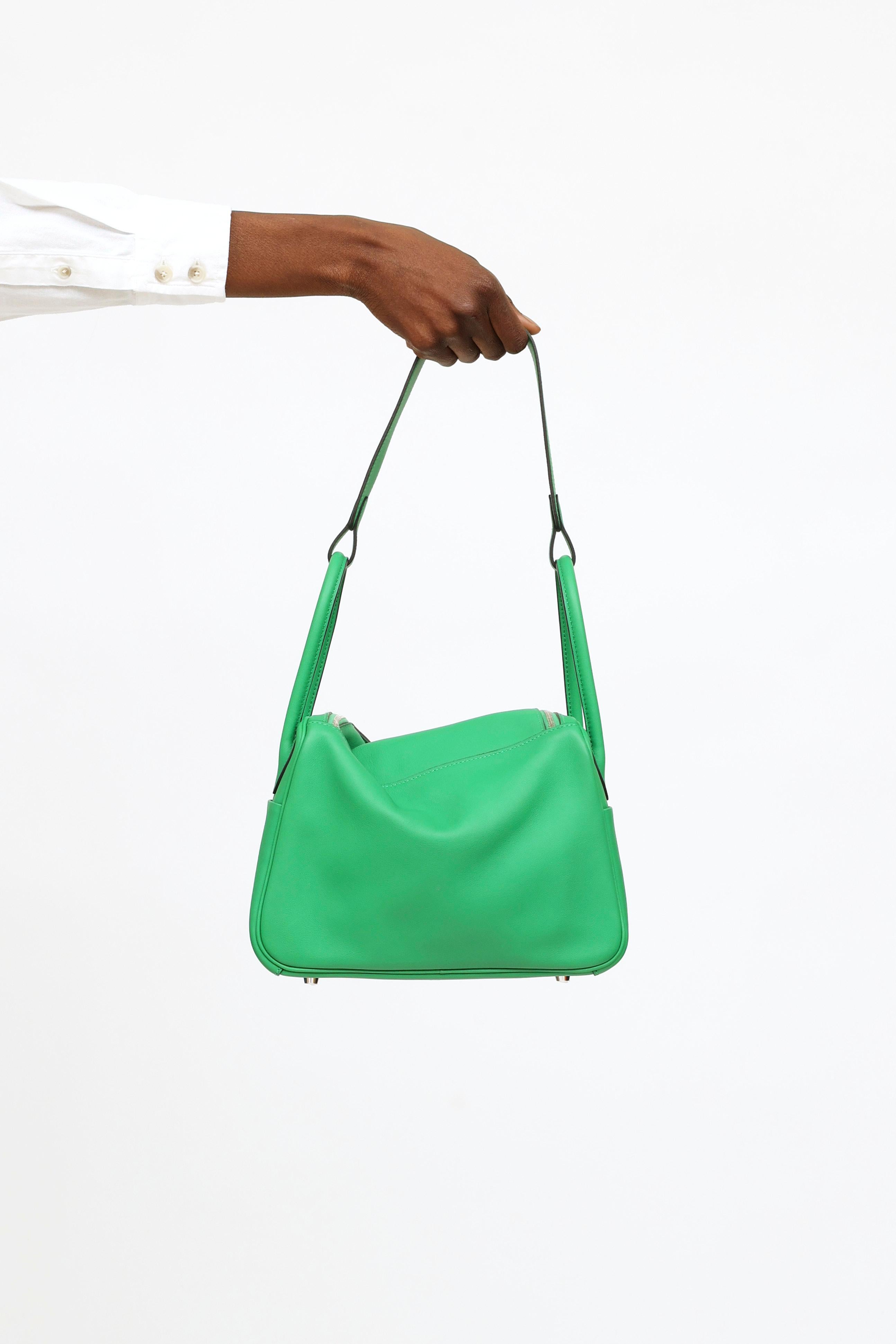2014 Hermès Green Bamboo Swift Lindy 26 Bag In Excellent Condition For Sale In Toronto, ON