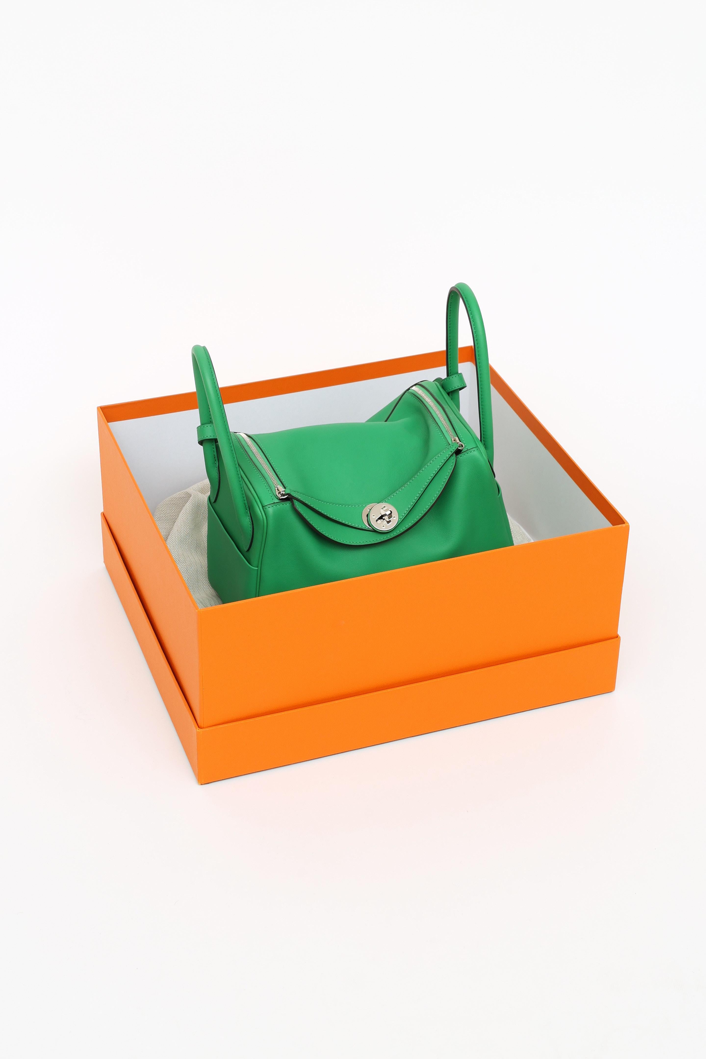 Women's or Men's 2014 Hermès Green Bamboo Swift Lindy 26 Bag For Sale