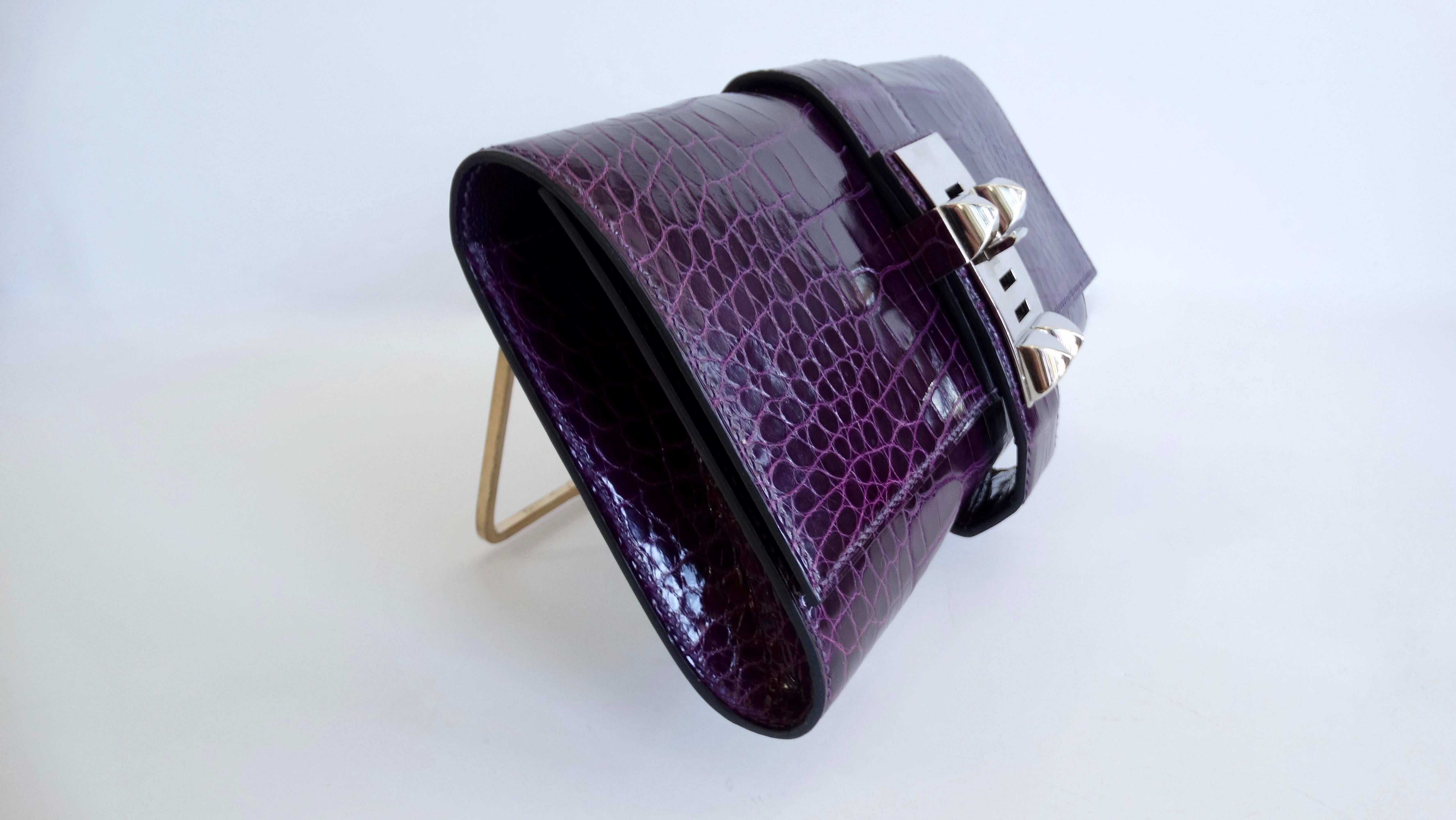 Hermés Alligator Mississippiensis Medor 23cm Clutch, handcrafted by the artisans of Hermés into a 23cm clutch from 2014. Front face features an adjustable Palladium studded closure. Includes tonal stitching throughout the clutch. Front flap opens to