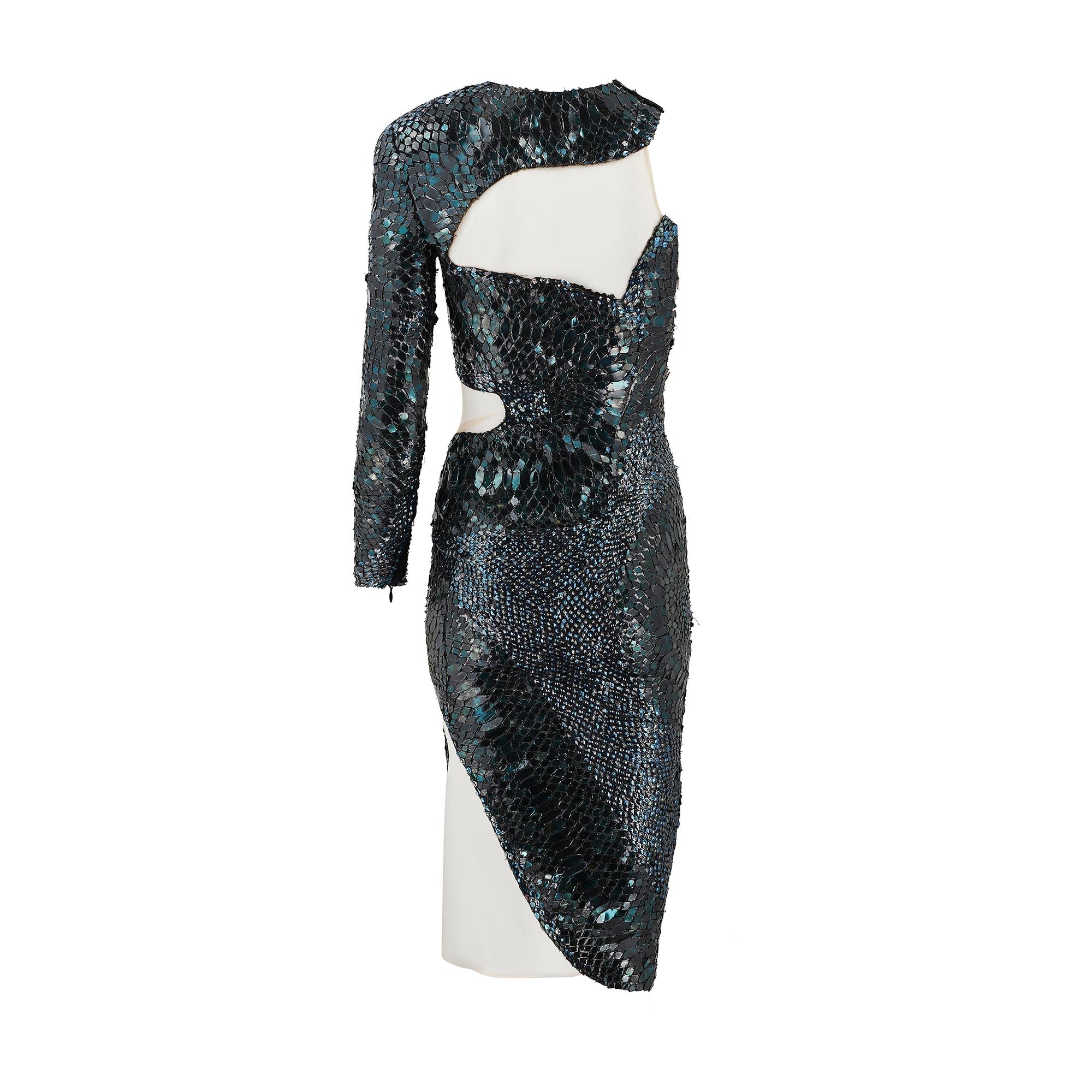 Noir 2014 Julien Macdonald - Robe à une manche effet serpent vert irisé en vente