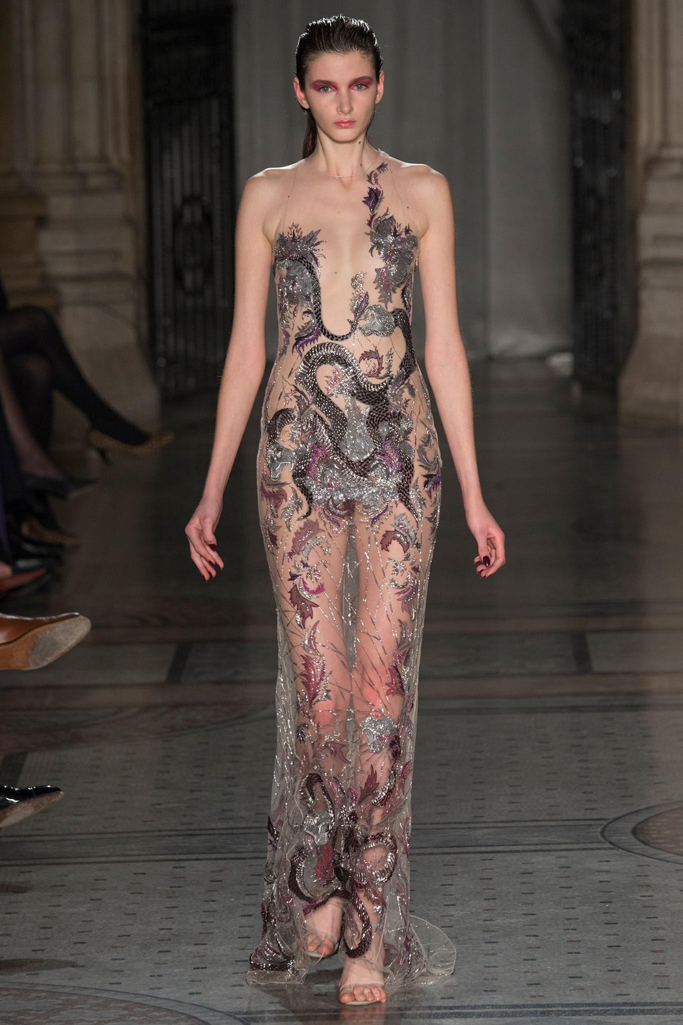 2014 Julien Macdonald - Abito con paillettes e perline in viola e argento in vendita 4