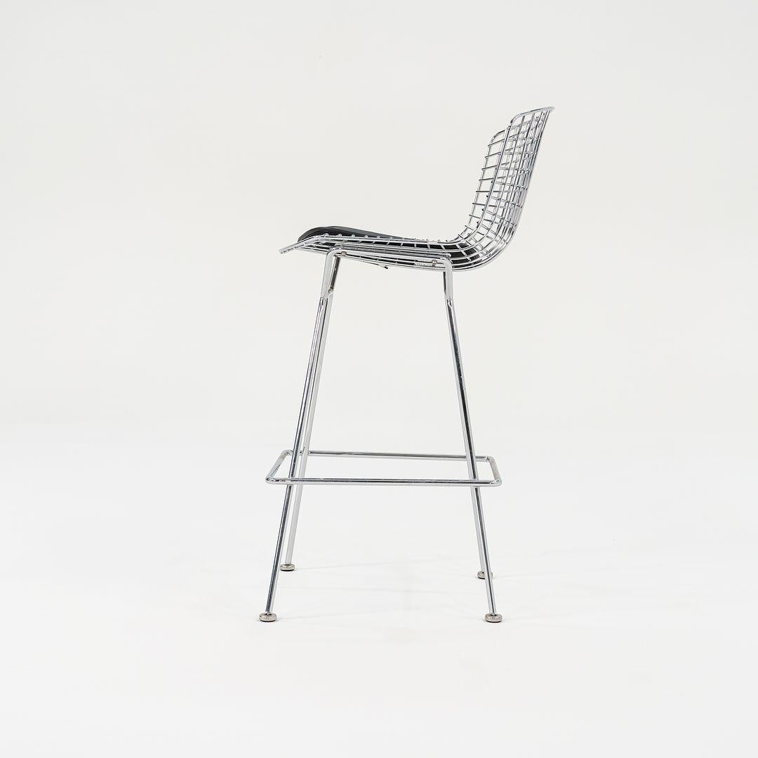 2014 Pareja de taburetes de bar Harry Bertoia para Knoll con cojines de cuero negro en Excelente estado para la venta en Philadelphia, PA