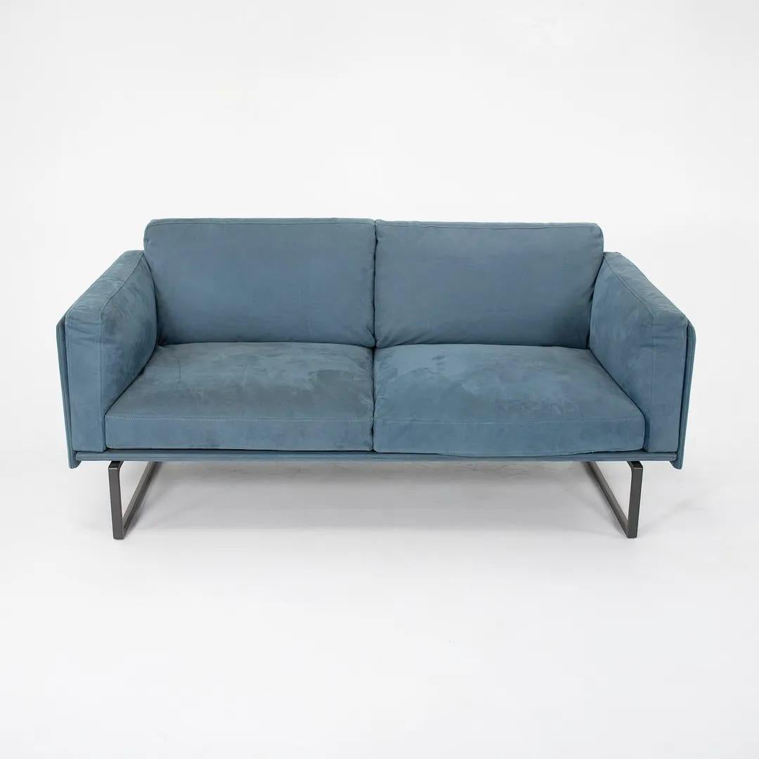 2014 Piero Lissoni für Cassina 8 Zweisitzer-Sofa / Loveseat aus blauem Wildleder in Blau (Italienisch) im Angebot