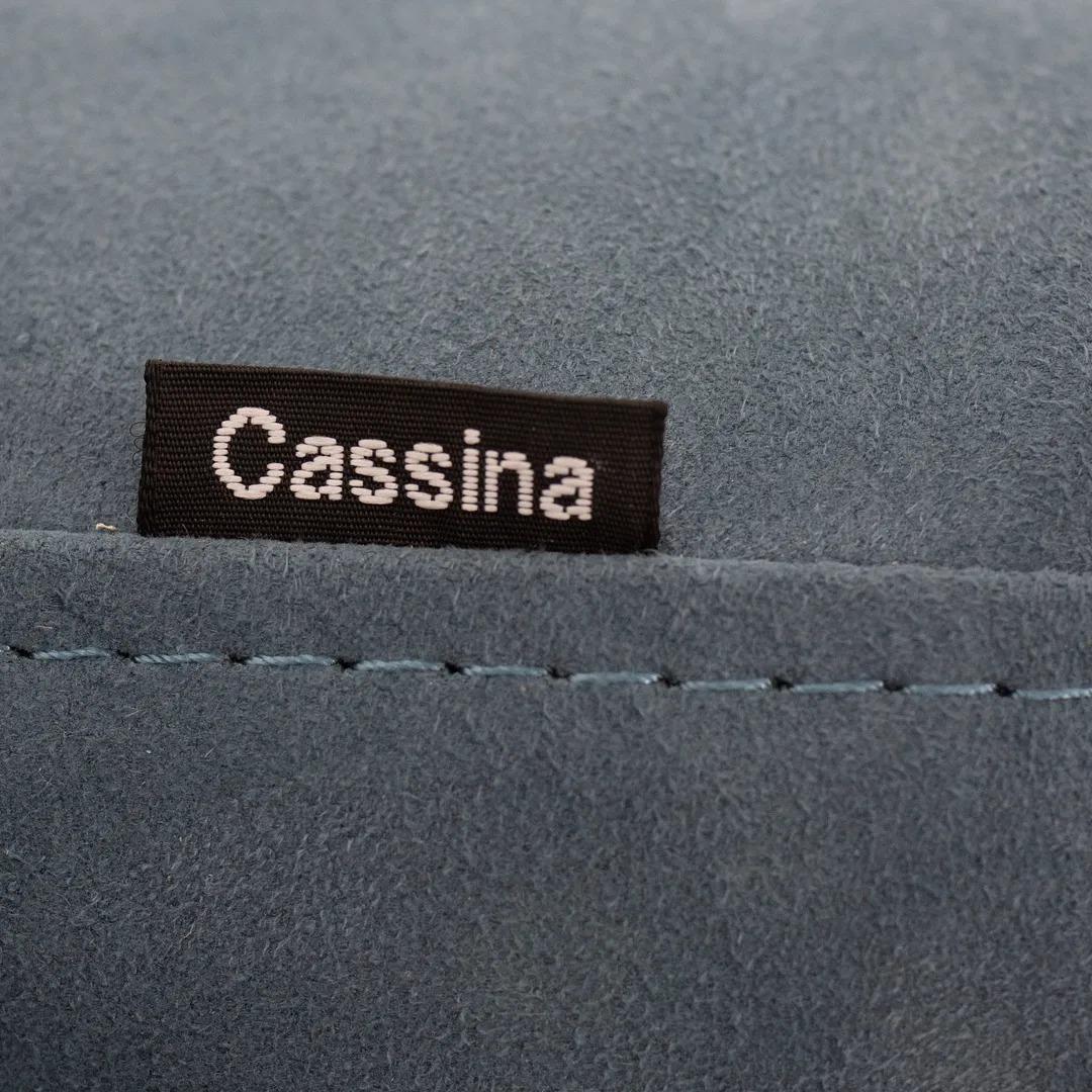 2014 Piero Lissoni für Cassina 8 Zweisitzer-Sofa / Loveseat aus blauem Wildleder in Blau im Angebot 1