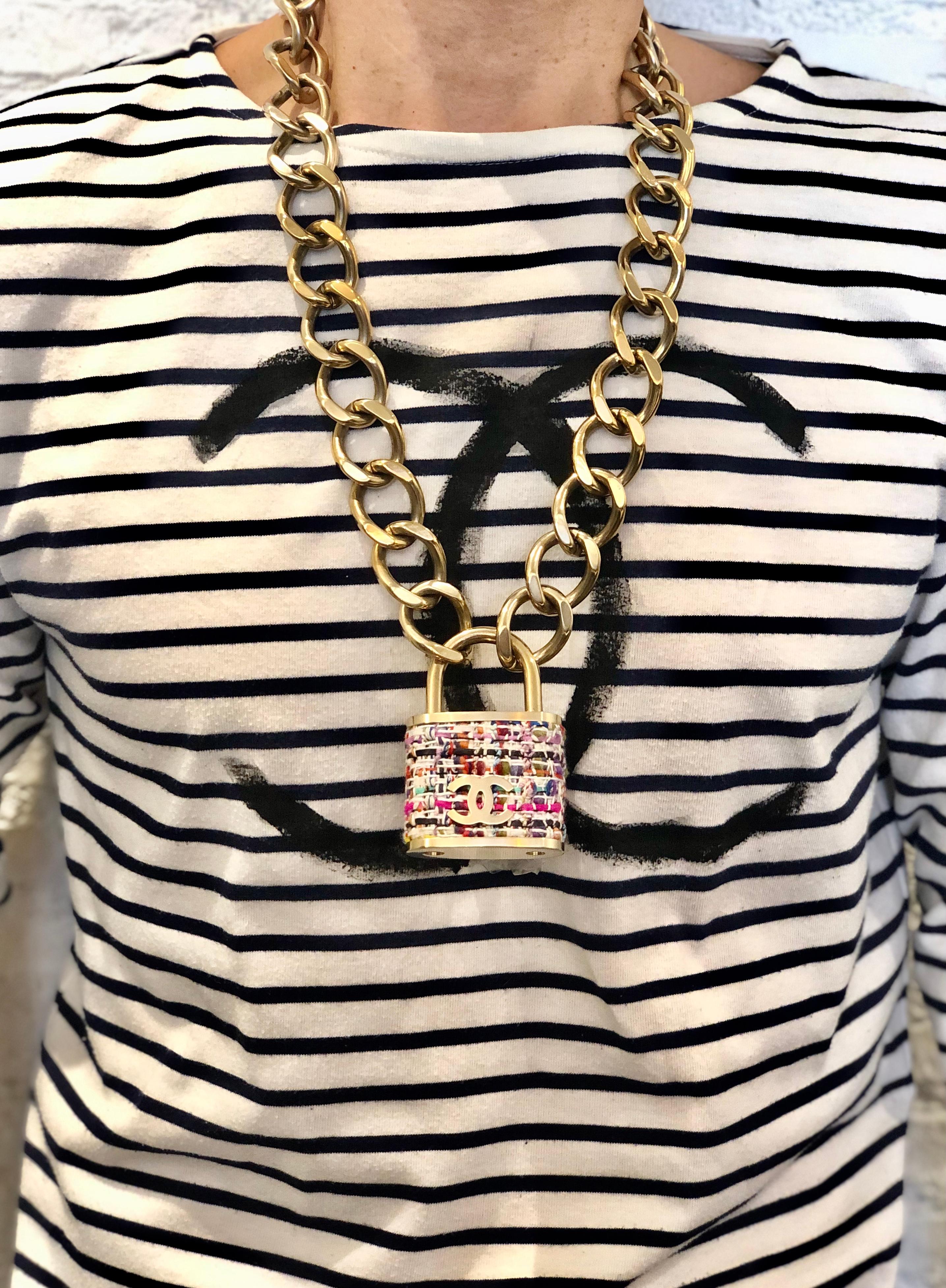 Herbst 2014 Laufsteg CHANEL Supermarket Tweed Padlock Kette Halskette für Damen oder Herren im Angebot