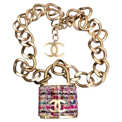 Herbst 2014 Laufsteg CHANEL Supermarket Tweed Padlock Kette Halskette