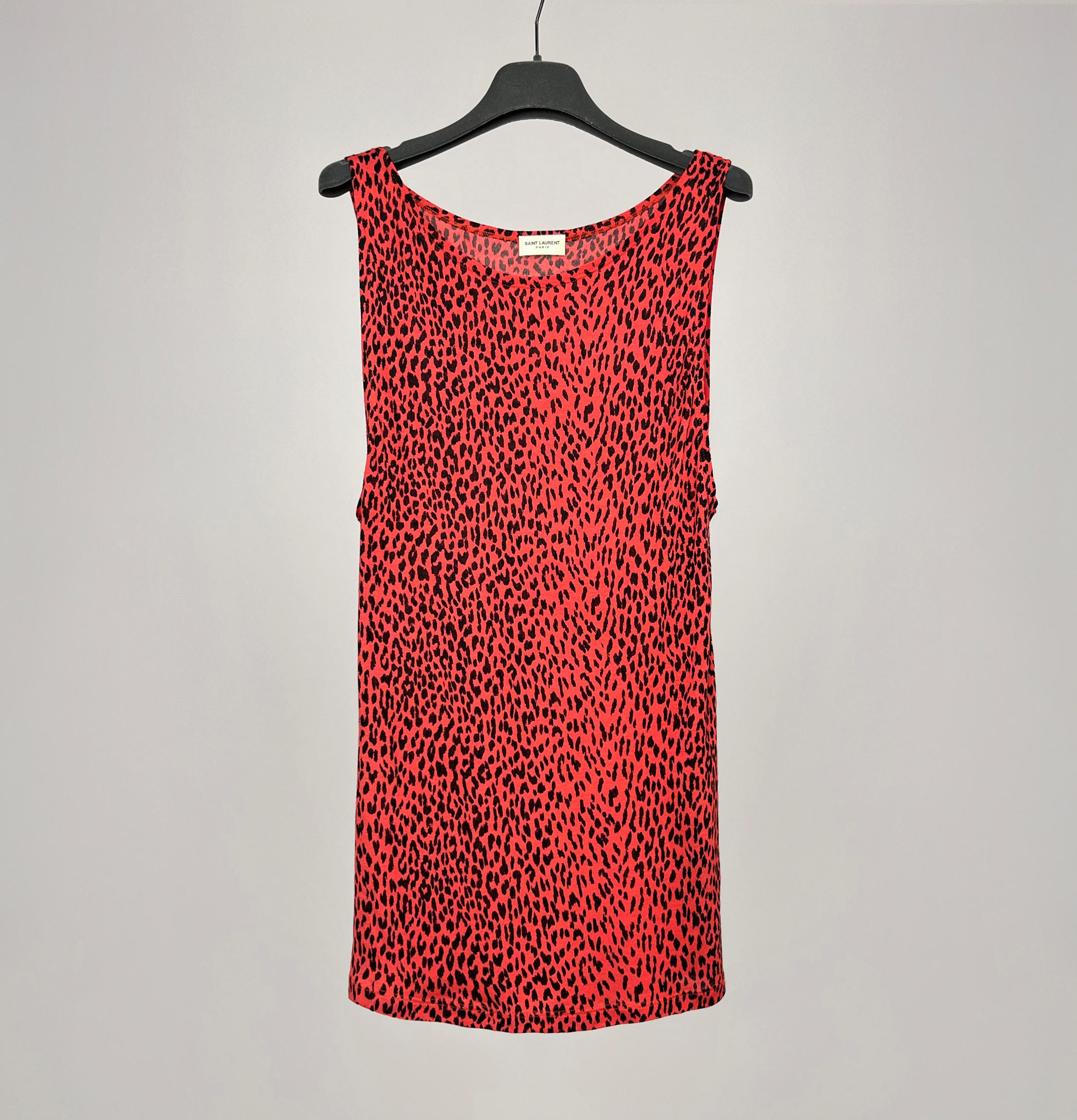 Nuevo sin etiquetas
Saint Laurent París
camisa sin mangas con estampado de leopardo


Colección 2014
 

talla S
Fabricado en Italia
color: rojo/negro
composición: 100% rayón

 

Medidas:
pecho ~ 40 cm
longitud de la espalda ~ 67 cm
hombros ~ 35 cm