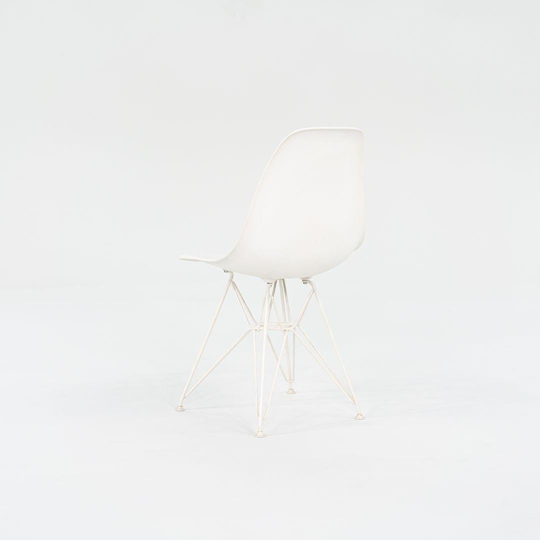 Américain 2014 Set of Four Herman Miller Eames Plastic Shell Chairs White w/ Eiffel Base en vente