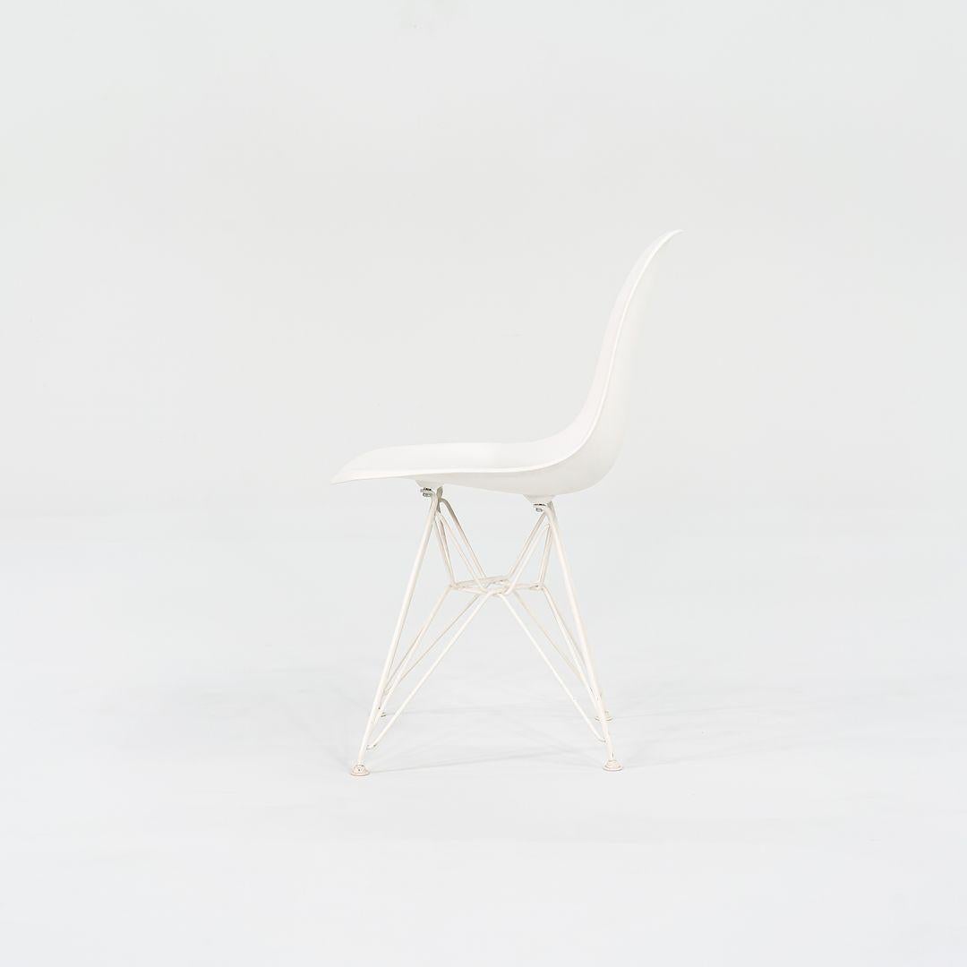 2014 Set of Four Herman Miller Eames Plastic Shell Chairs White w/ Eiffel Base Bon état - En vente à Philadelphia, PA