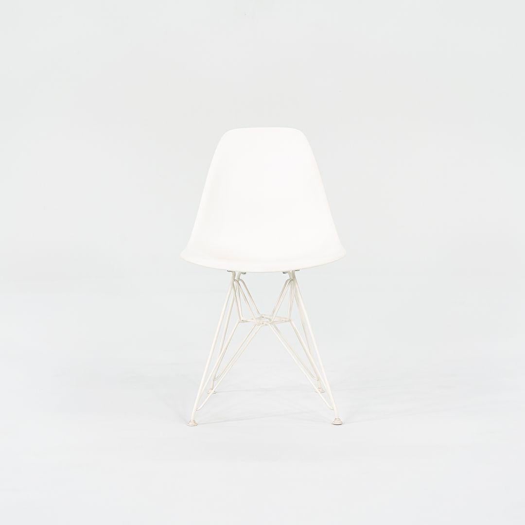 2014 Set of Four Herman Miller Eames Plastic Shell Chairs White w/ Eiffel Base en vente 1