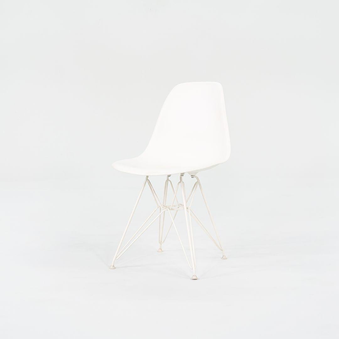 2014 Set of Four Herman Miller Eames Plastic Shell Chairs White w/ Eiffel Base en vente 2