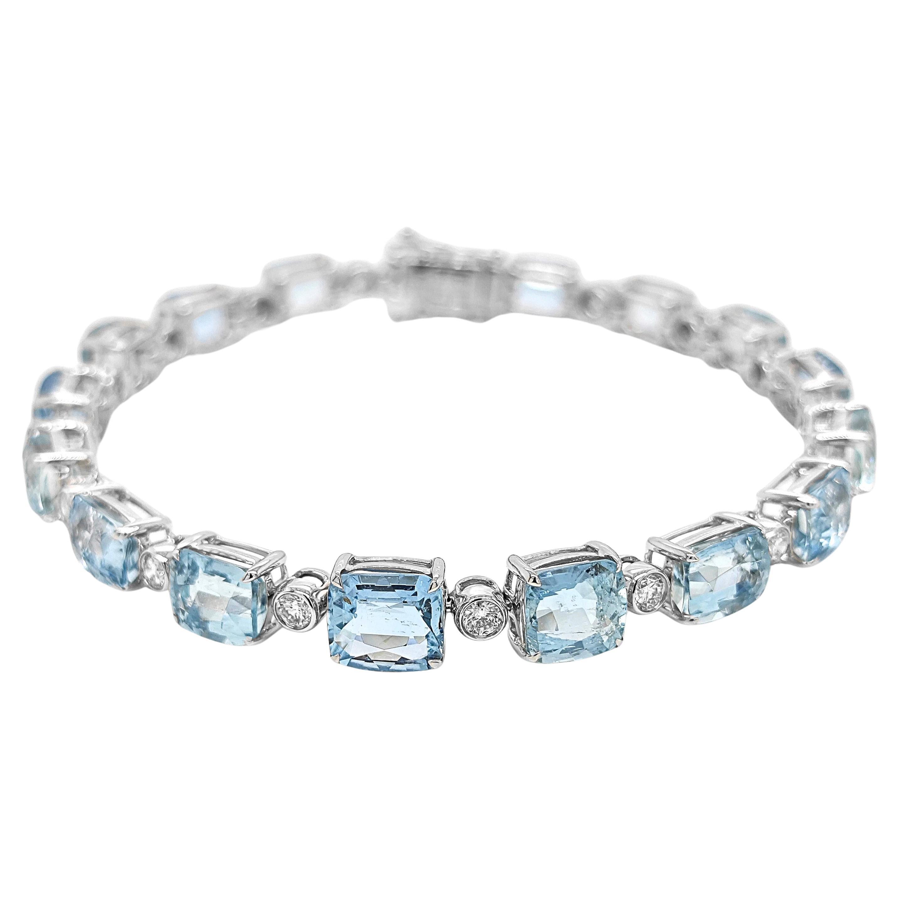20.15 Carats Aquamarine and White Diamond White Gold Bracelet