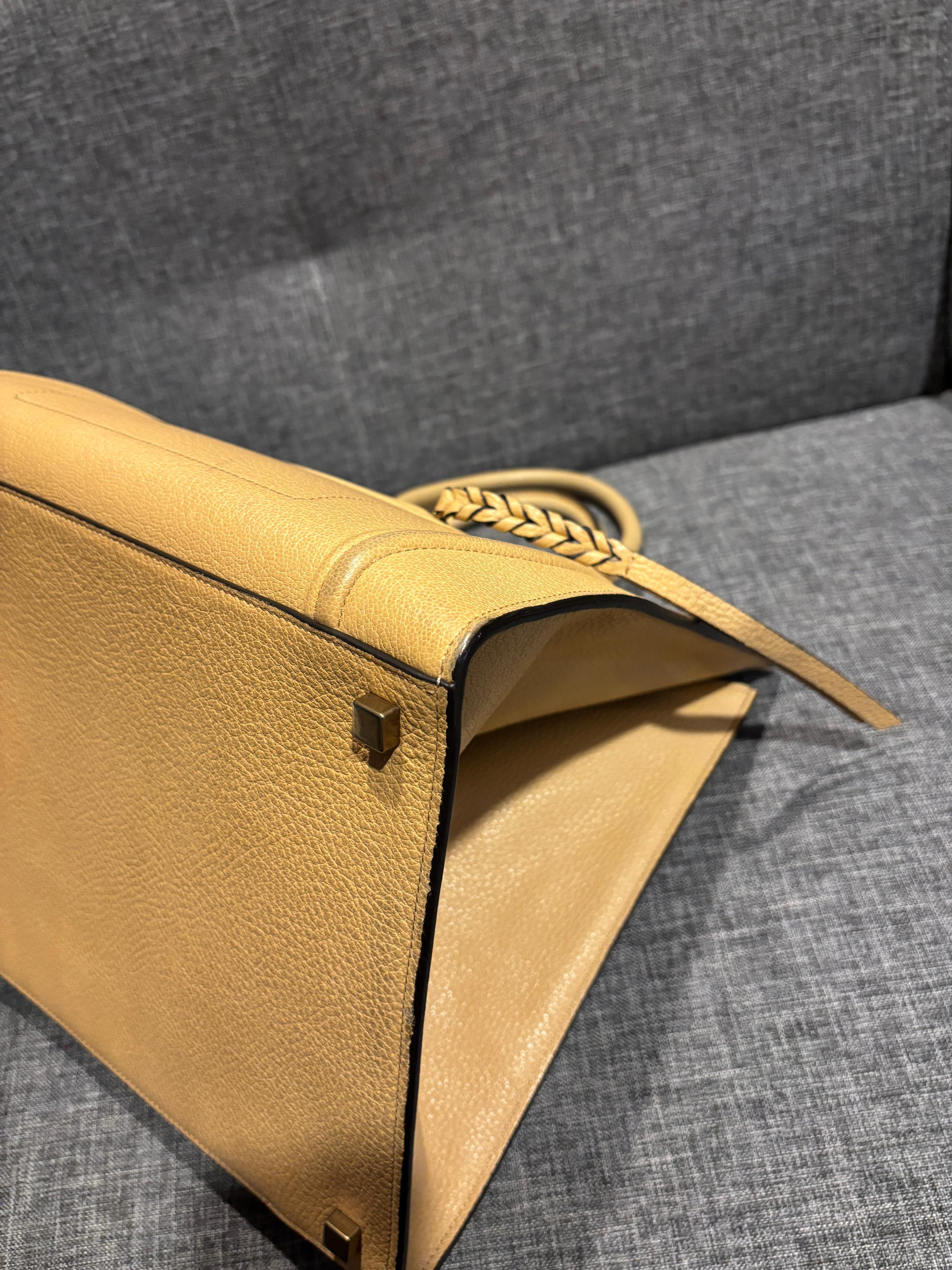 2015 Celine Tote Phantom mediano de piel granulada beige en venta 5