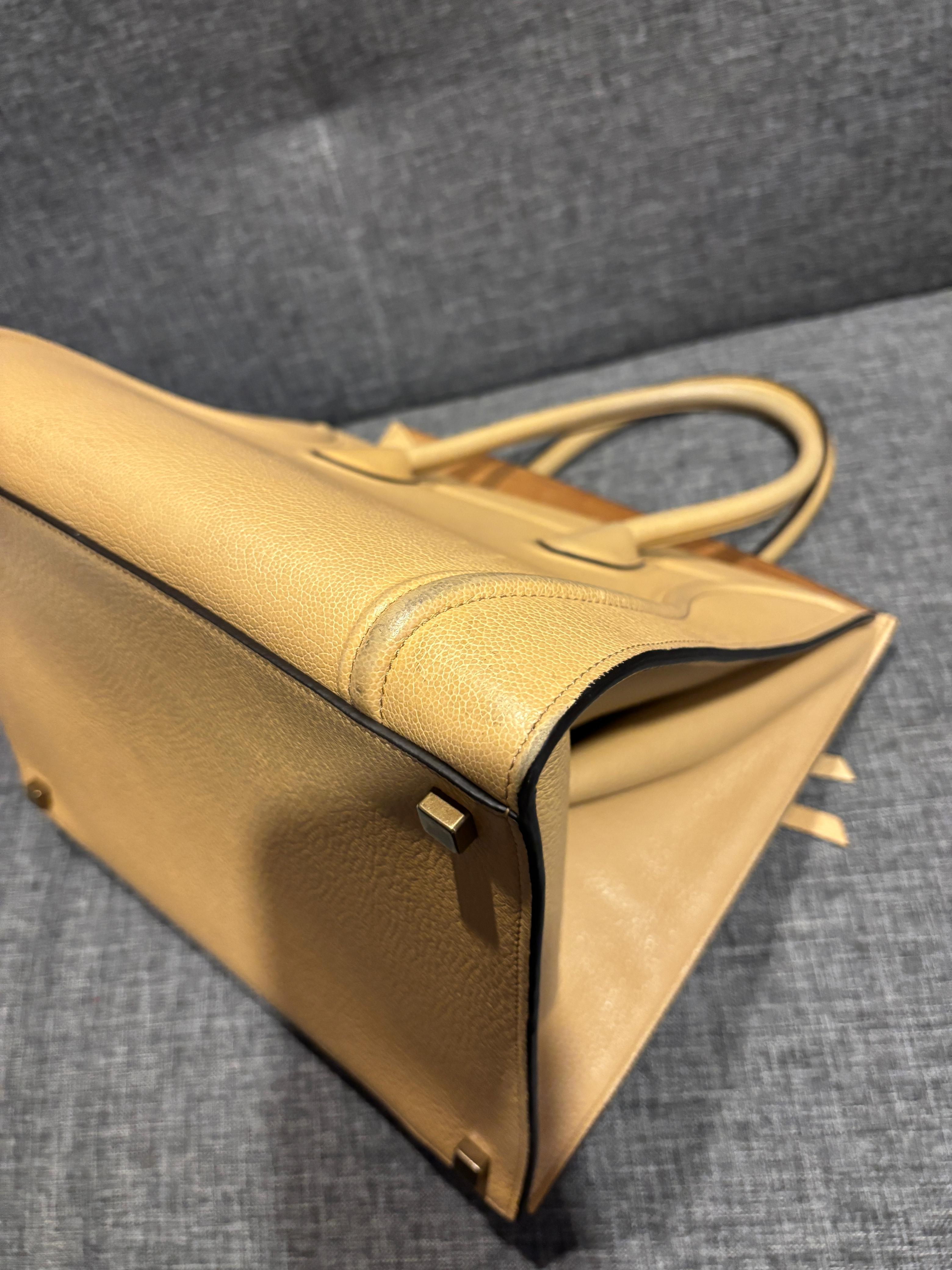 2015 Celine Tote Phantom mediano de piel granulada beige en venta 8