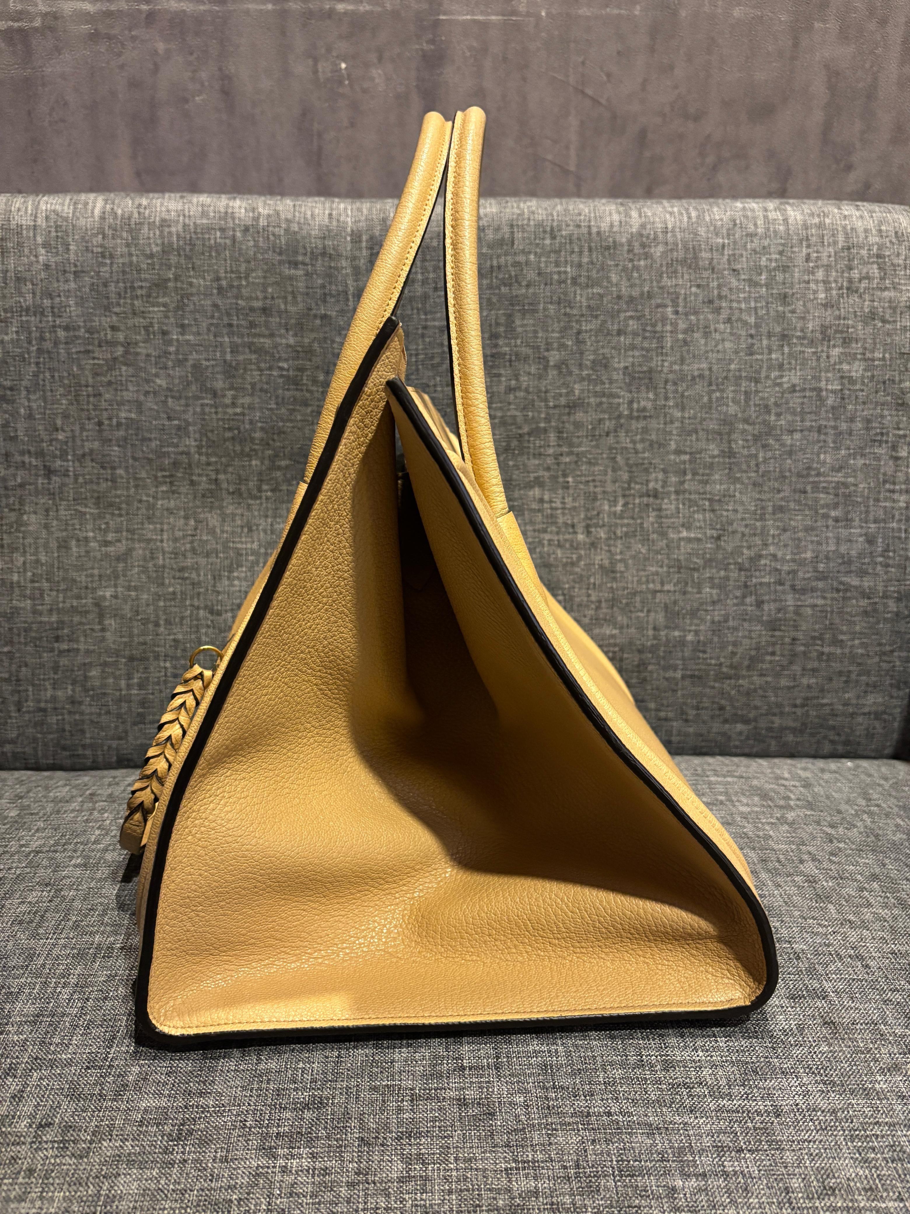 2015 Celine Tote Phantom mediano de piel granulada beige en venta 9