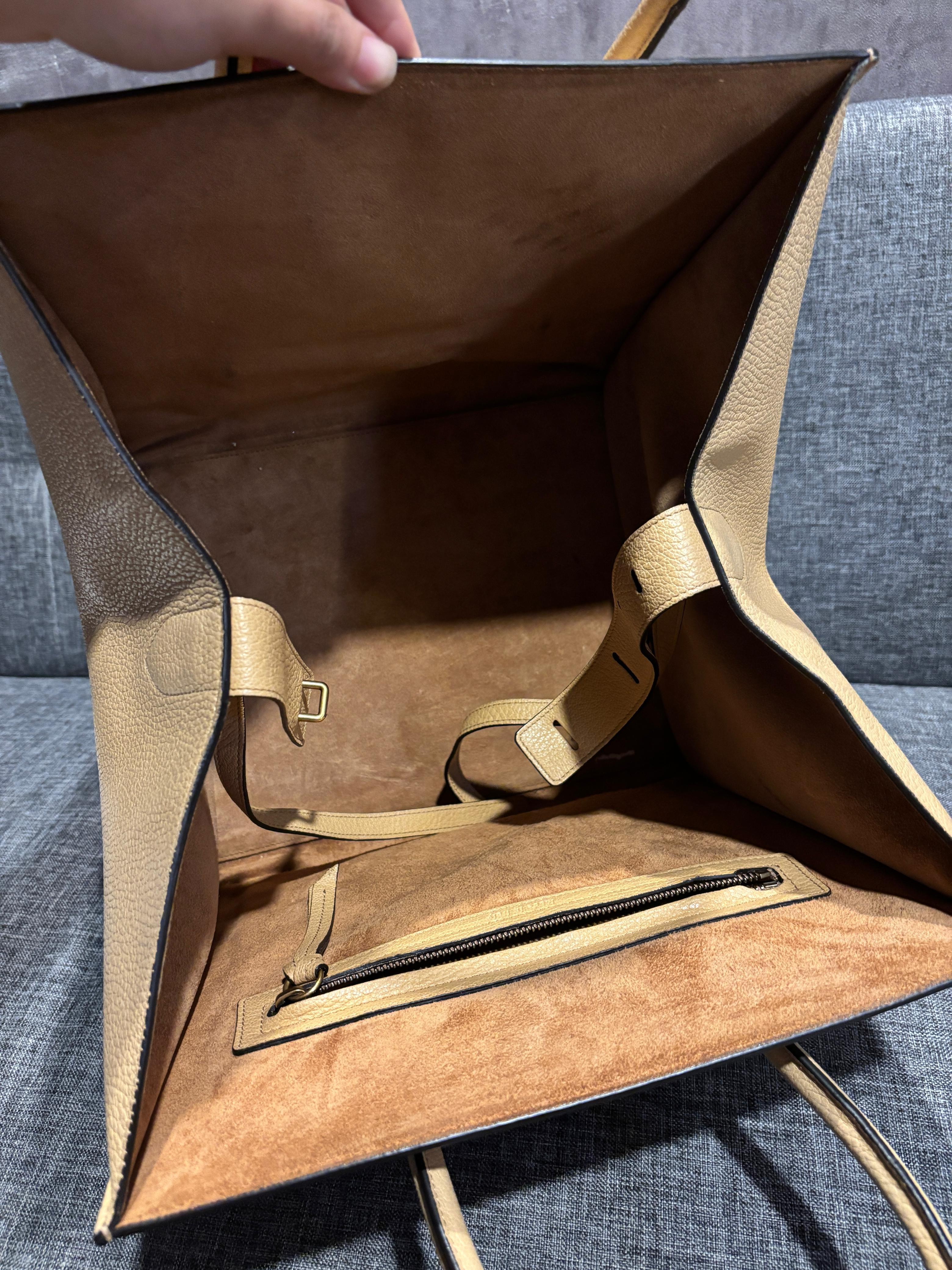 2015 Celine Tote Phantom mediano de piel granulada beige en venta 10
