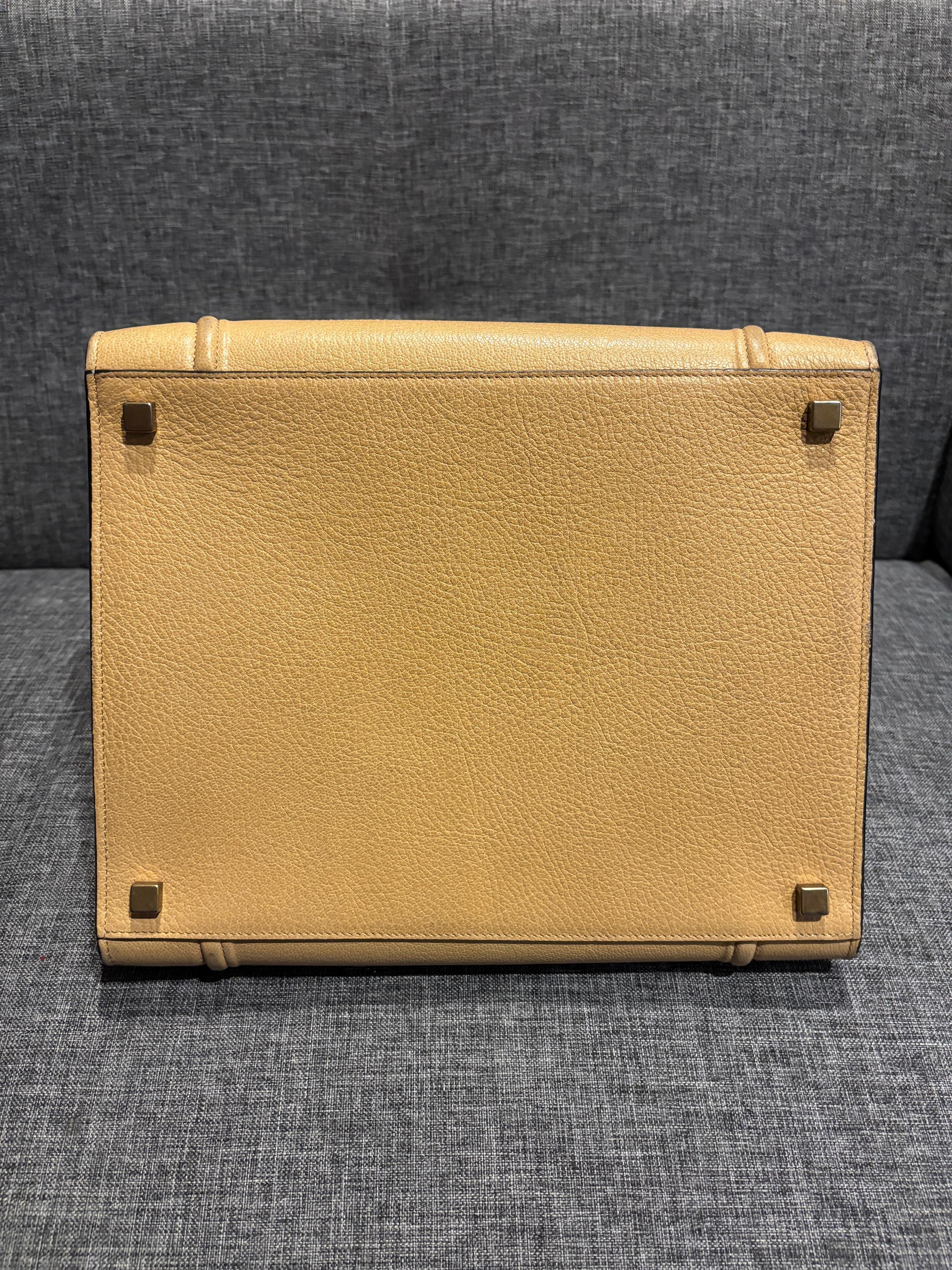 2015 Celine Tote Phantom mediano de piel granulada beige en venta 2