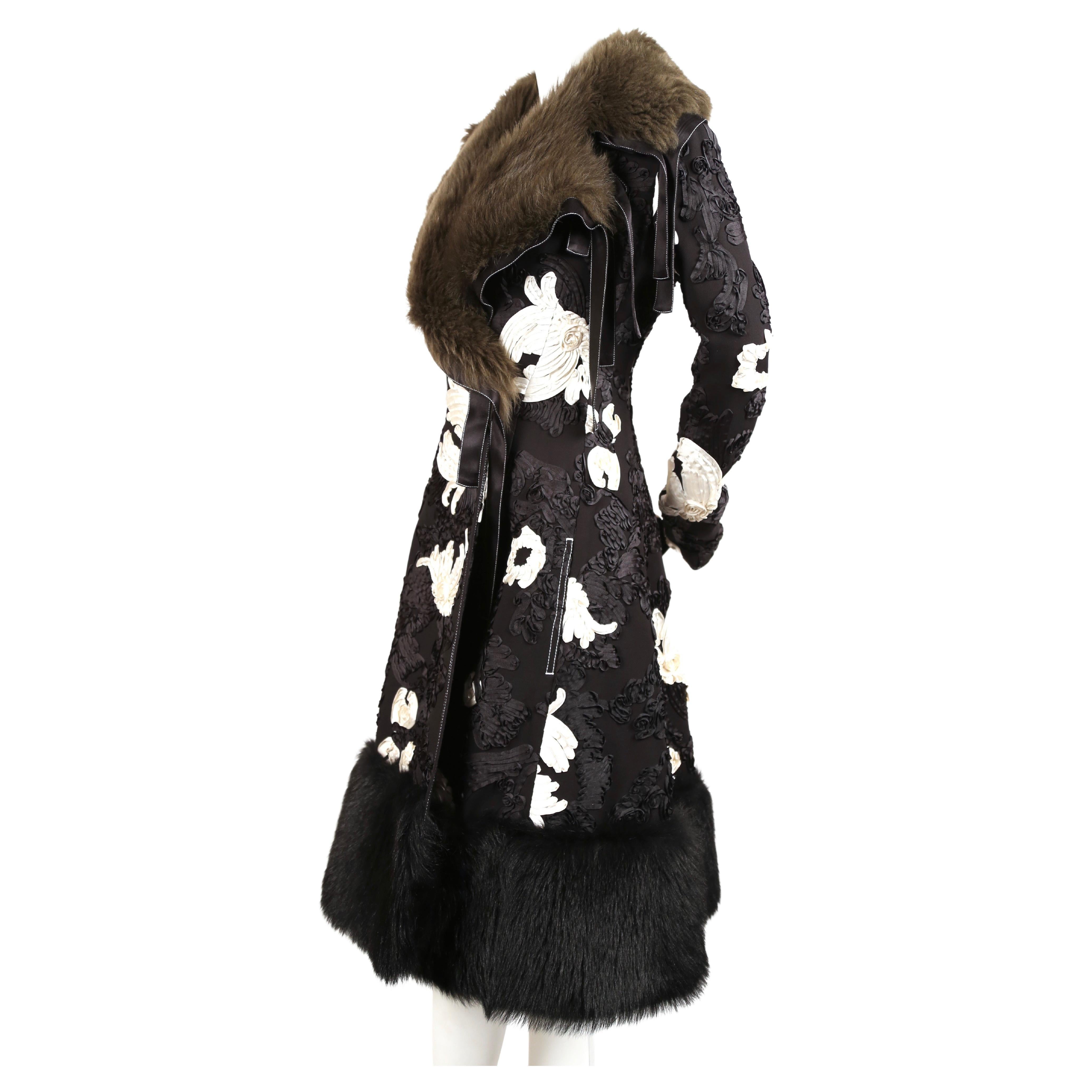 Céline par Phoebe Philo - Manteau de défilé brodé Cornely avec garniture en fourrure, 2015 Pour femmes en vente