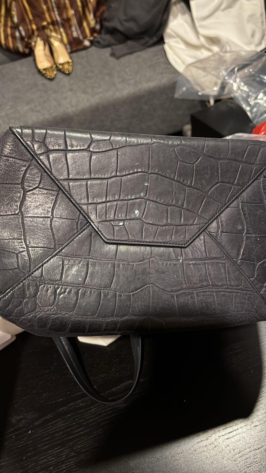 2015 Celine Navy Croc Embossed Phantom Tote Bag In Fair Condition For Sale In Jakarta, Daerah Khusus Ibukota Jakarta