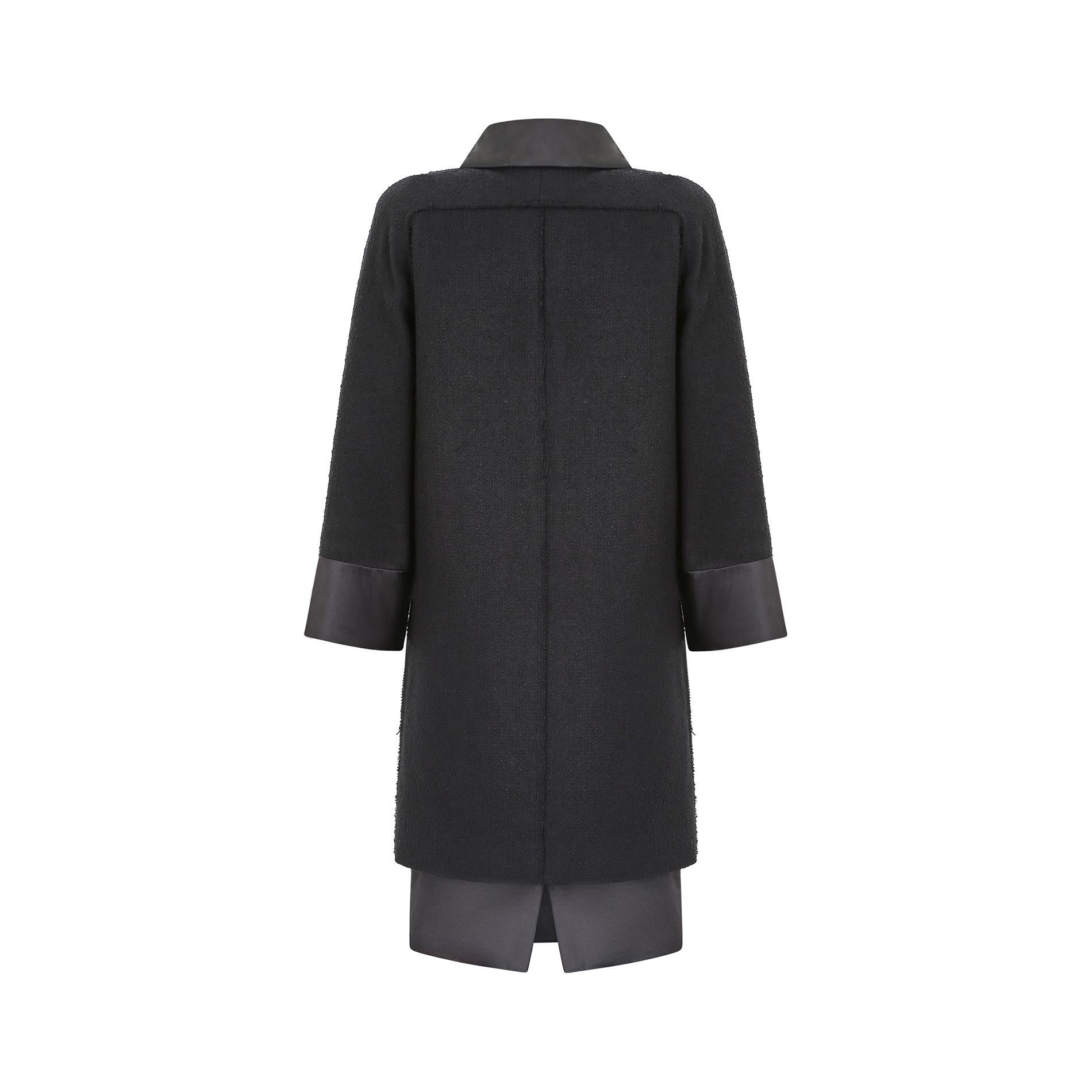 Noir Costume de robe Chanel 2015 en laine bouclée noire et Gripoix en vente