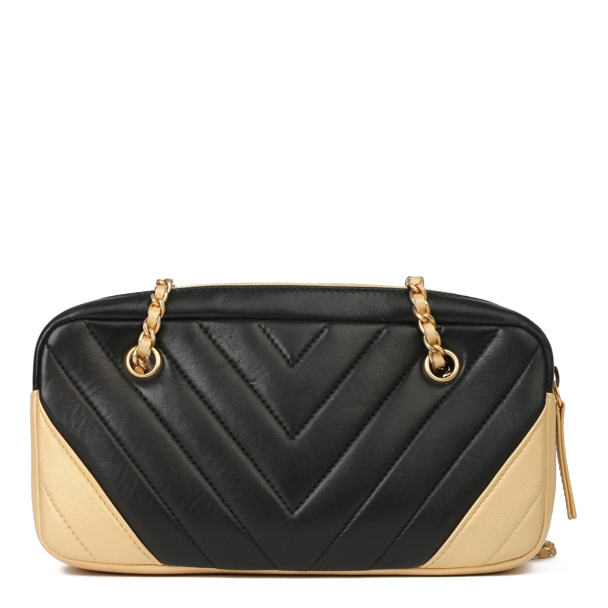 2015 Chanel Schwarz & Gold Chevron gesteppt Lammfell zeitlosen Charme Kameratasche 1