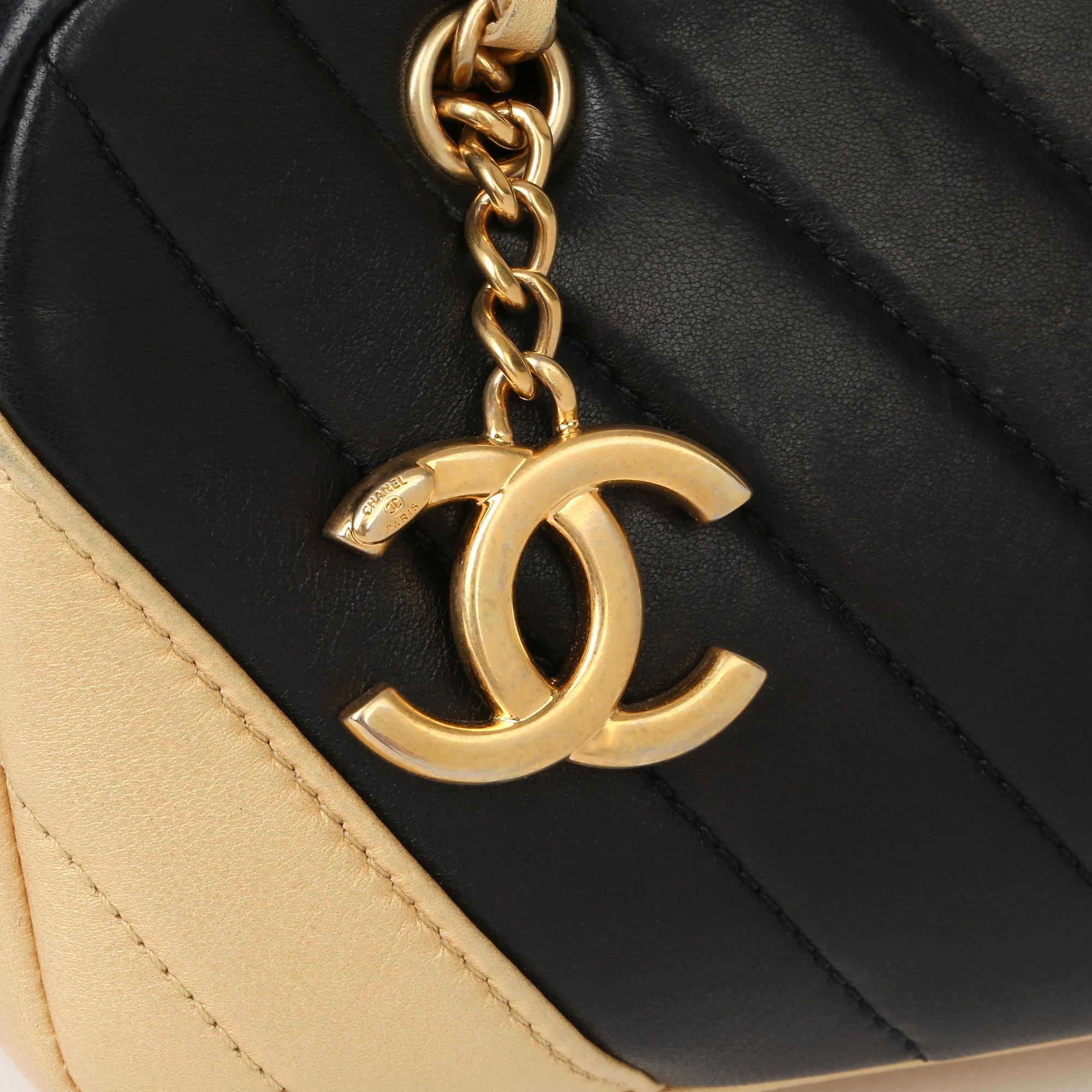 2015 Chanel Schwarz & Gold Chevron gesteppt Lammfell zeitlosen Charme Kameratasche 3