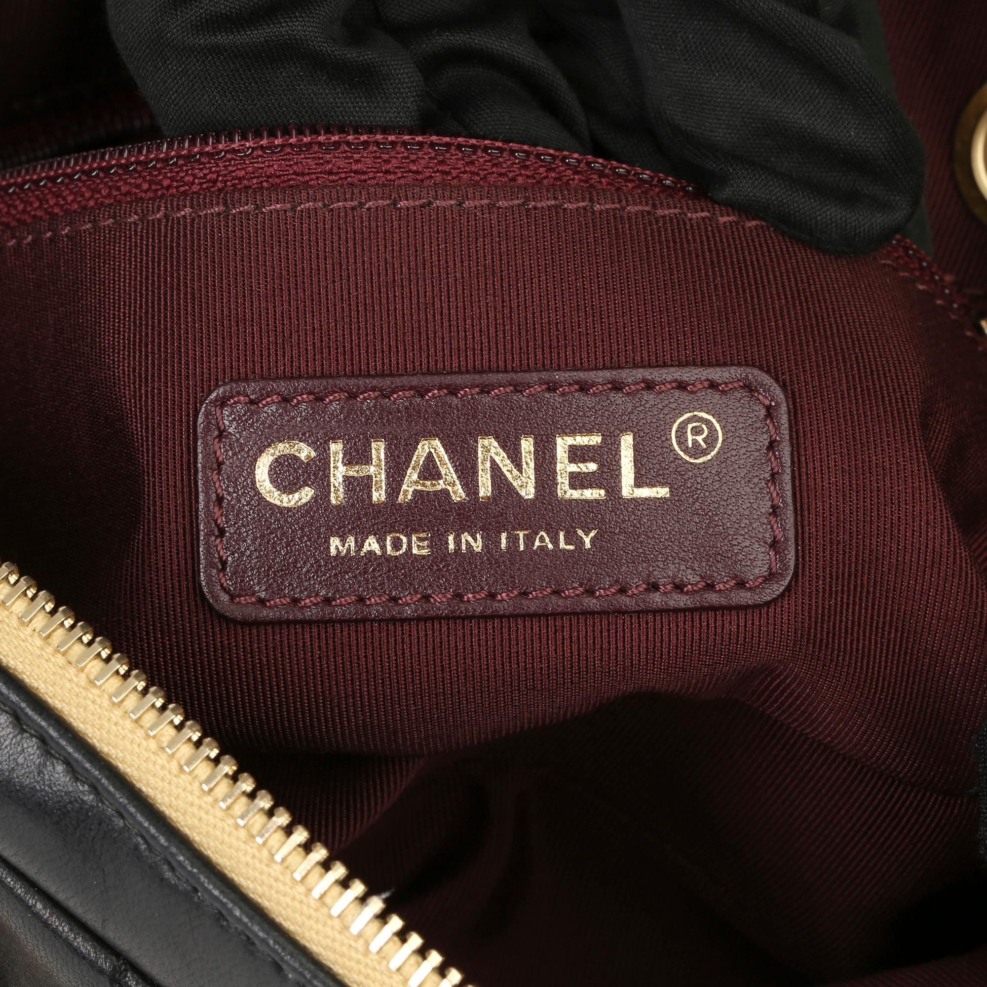 2015 Chanel Schwarz & Gold Chevron gesteppt Lammfell zeitlosen Charme Kameratasche 5