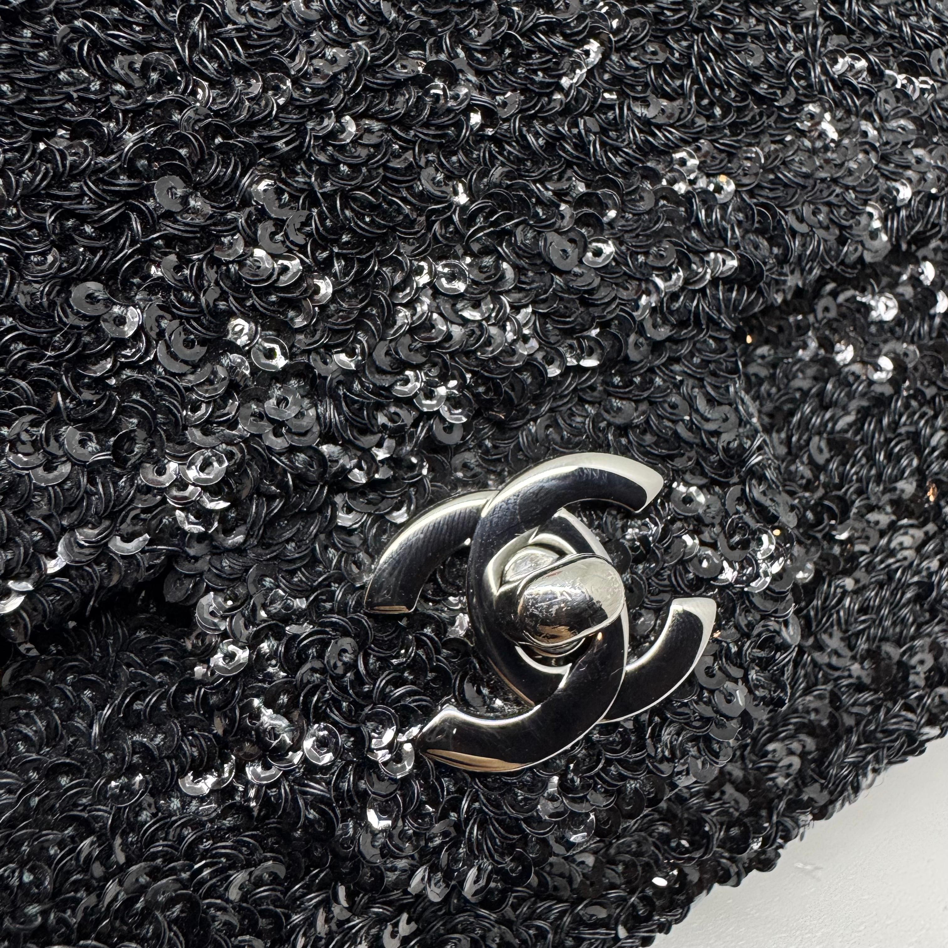 2015 Chanel Black Sequin Medium Single Classic Flap Bag (Sac à rabat classique) en vente 11
