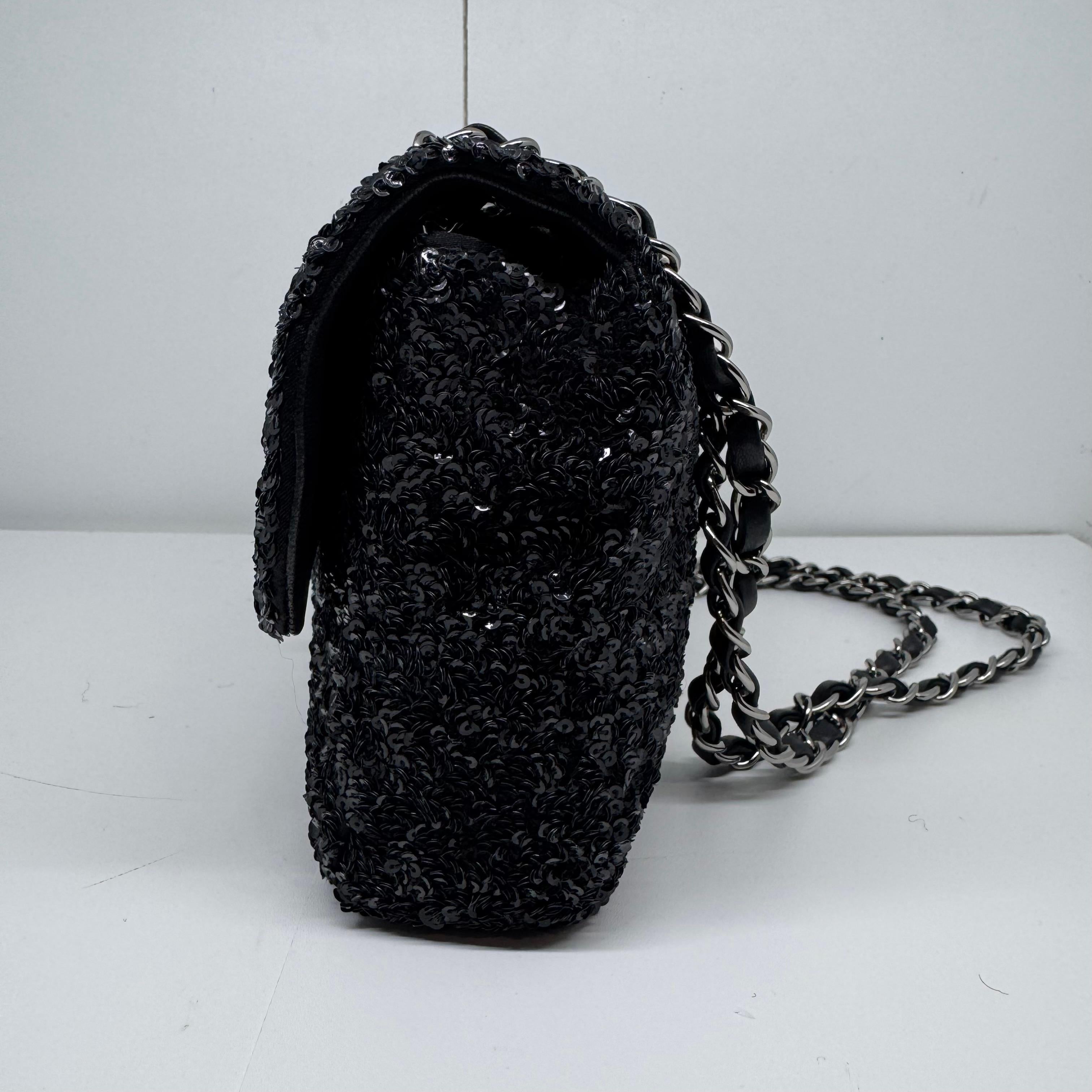 2015 Chanel Black Sequin Medium Single Classic Flap Bag (Sac à rabat classique) en vente 4