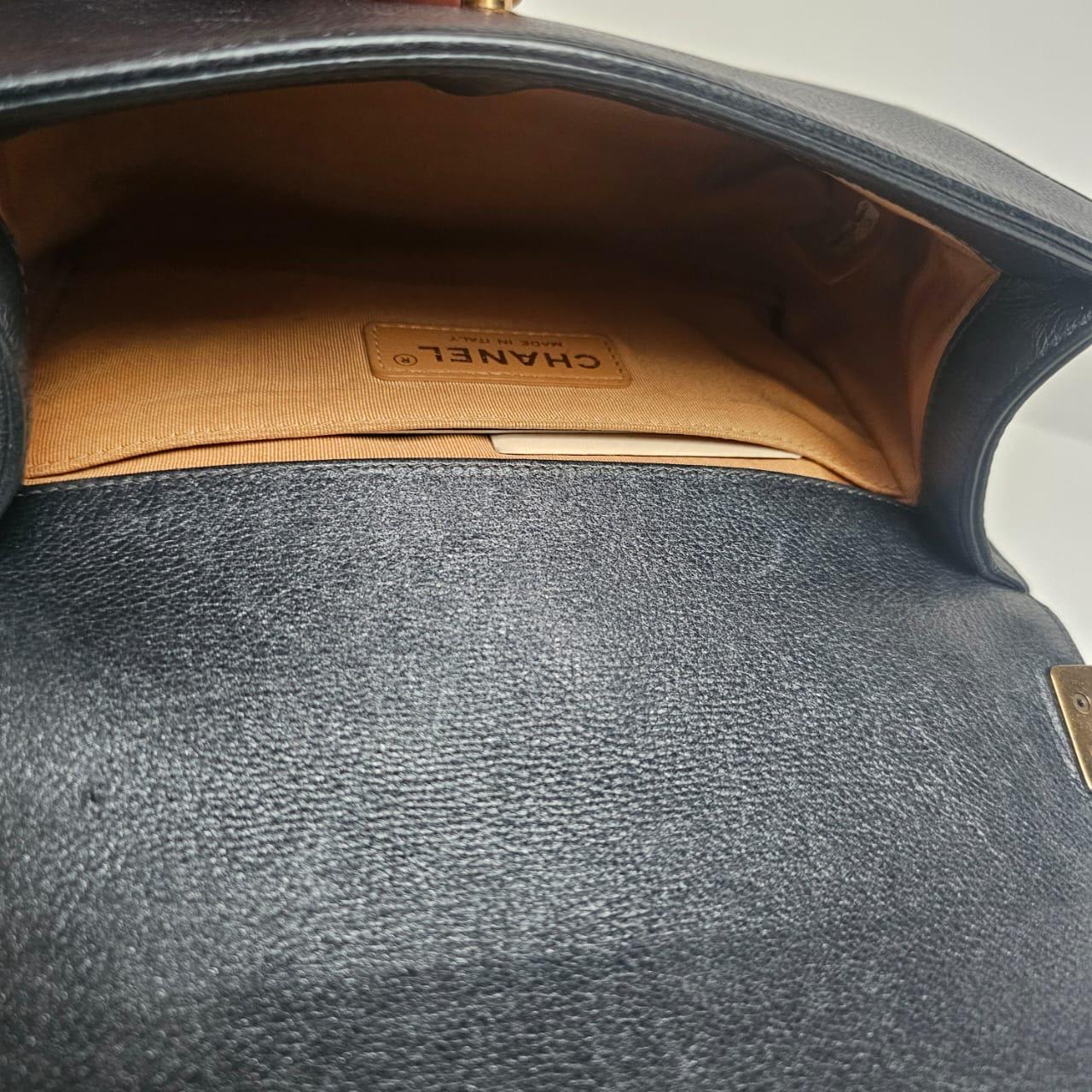 Chanel petit sac Boy matelassé gris foncé métallisé, 2015 en vente 6