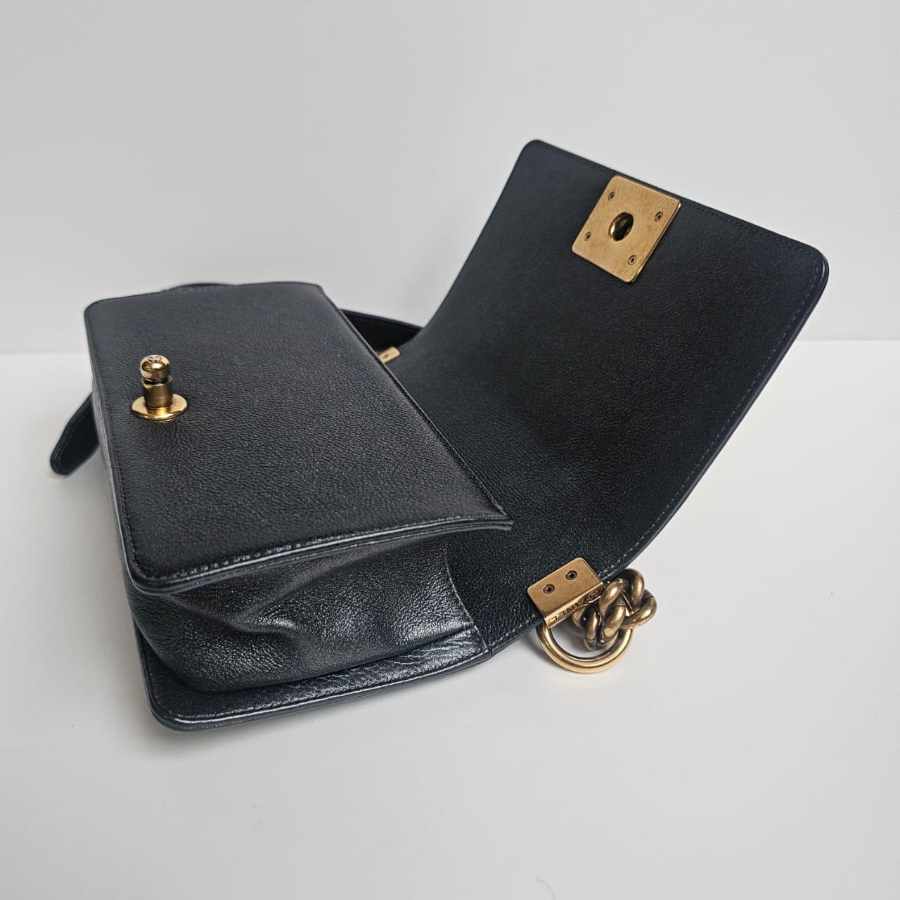 Chanel petit sac Boy matelassé gris foncé métallisé, 2015 en vente 8