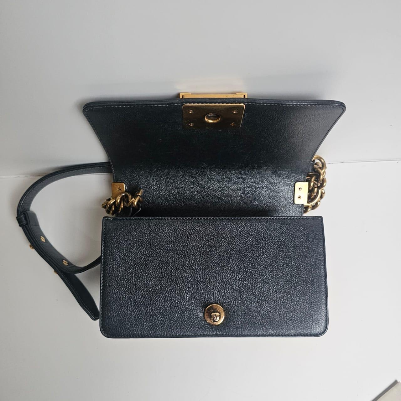 Chanel petit sac Boy matelassé gris foncé métallisé, 2015 en vente 9