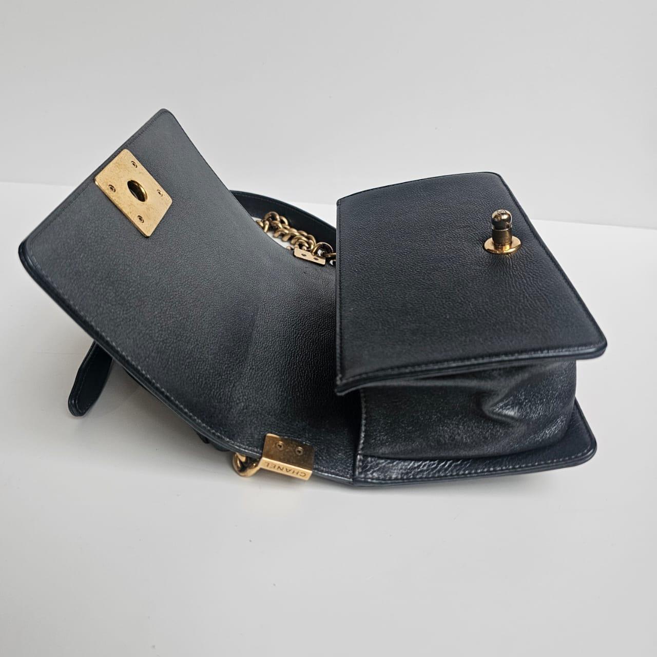 Chanel petit sac Boy matelassé gris foncé métallisé, 2015 en vente 10