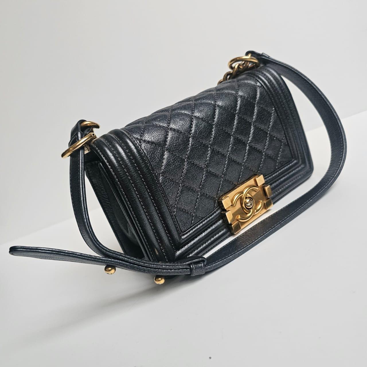 Noir Chanel petit sac Boy matelassé gris foncé métallisé, 2015 en vente