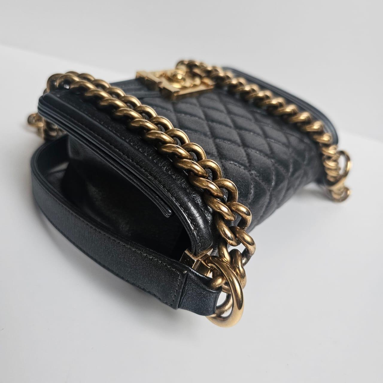Chanel petit sac Boy matelassé gris foncé métallisé, 2015 en vente 2