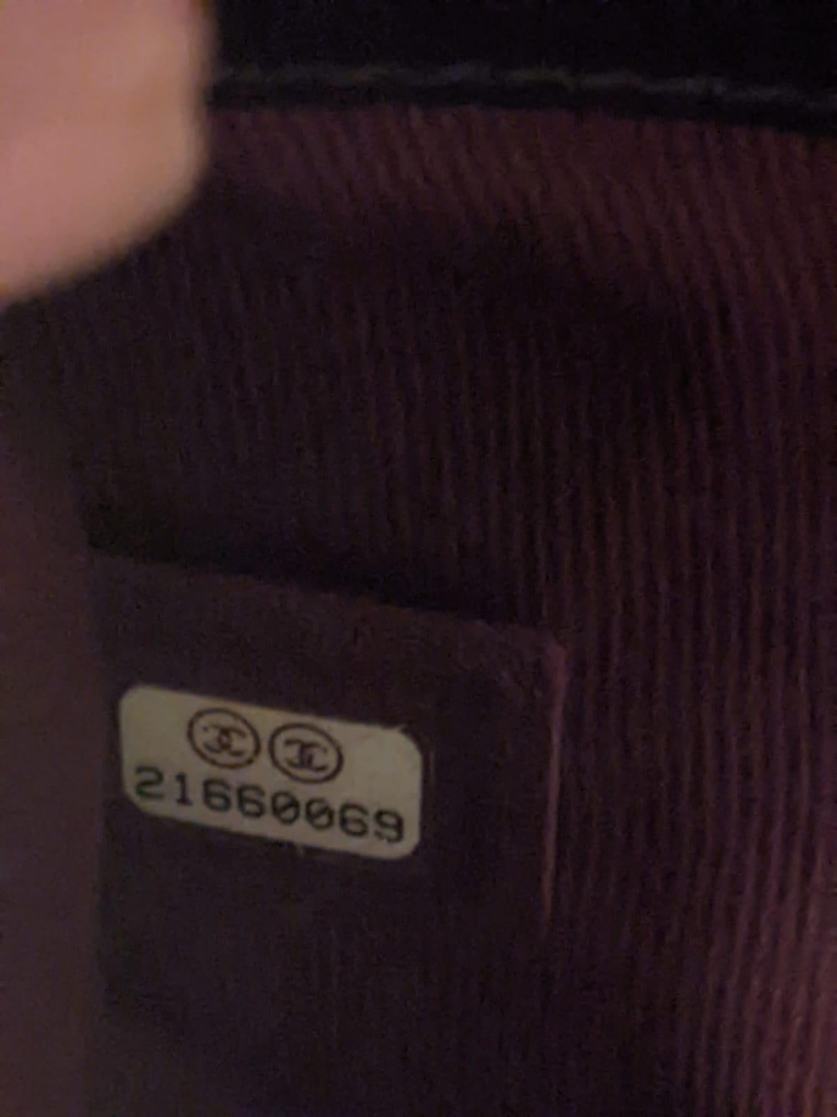 2015 Chanel Seltene schwarze klassische Crossbody-Tasche mit Klappe aus Emaille im Angebot 6