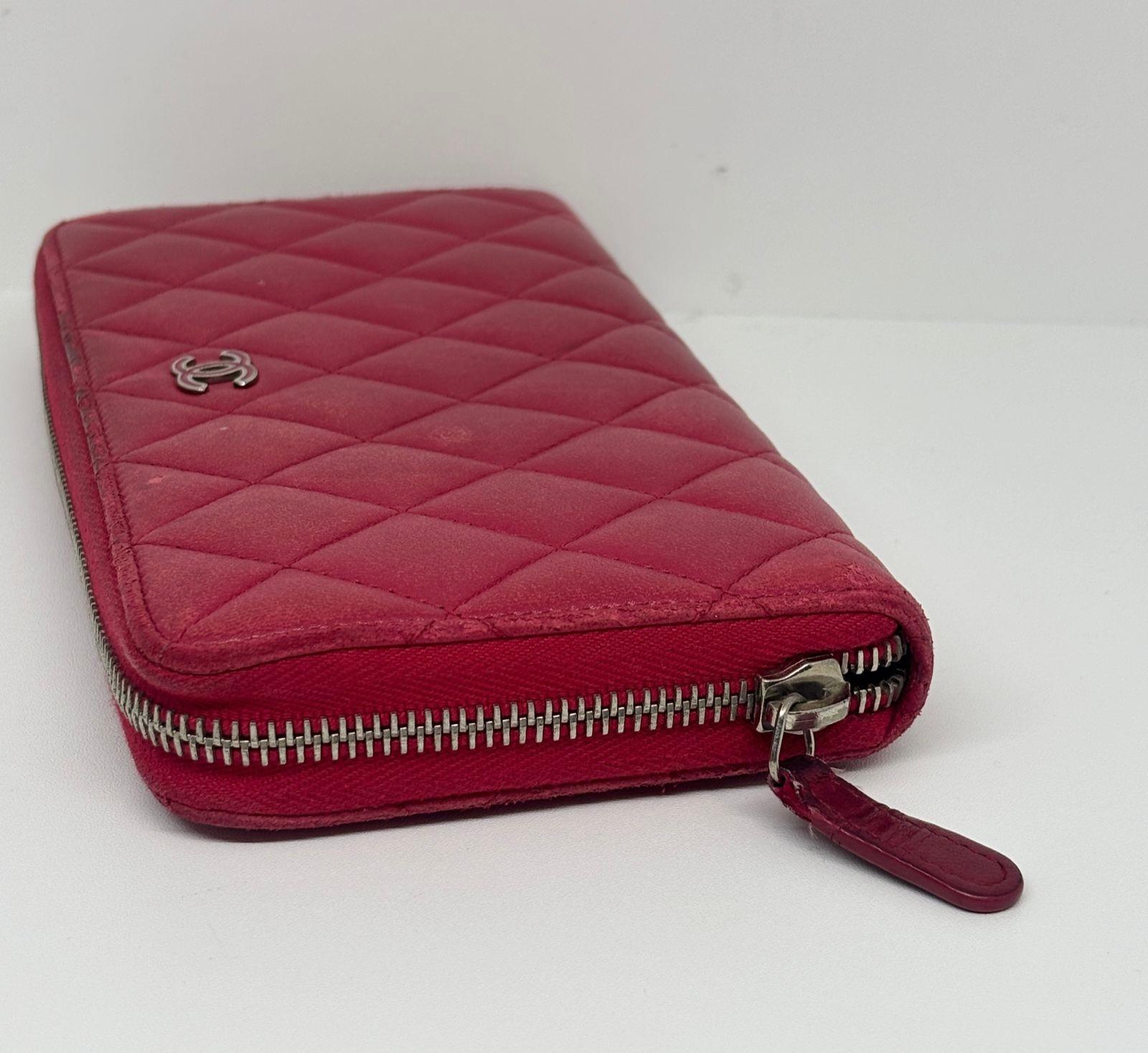 2015 Chanel Red Lambskin Quilted Zip Wallet For Sale 1