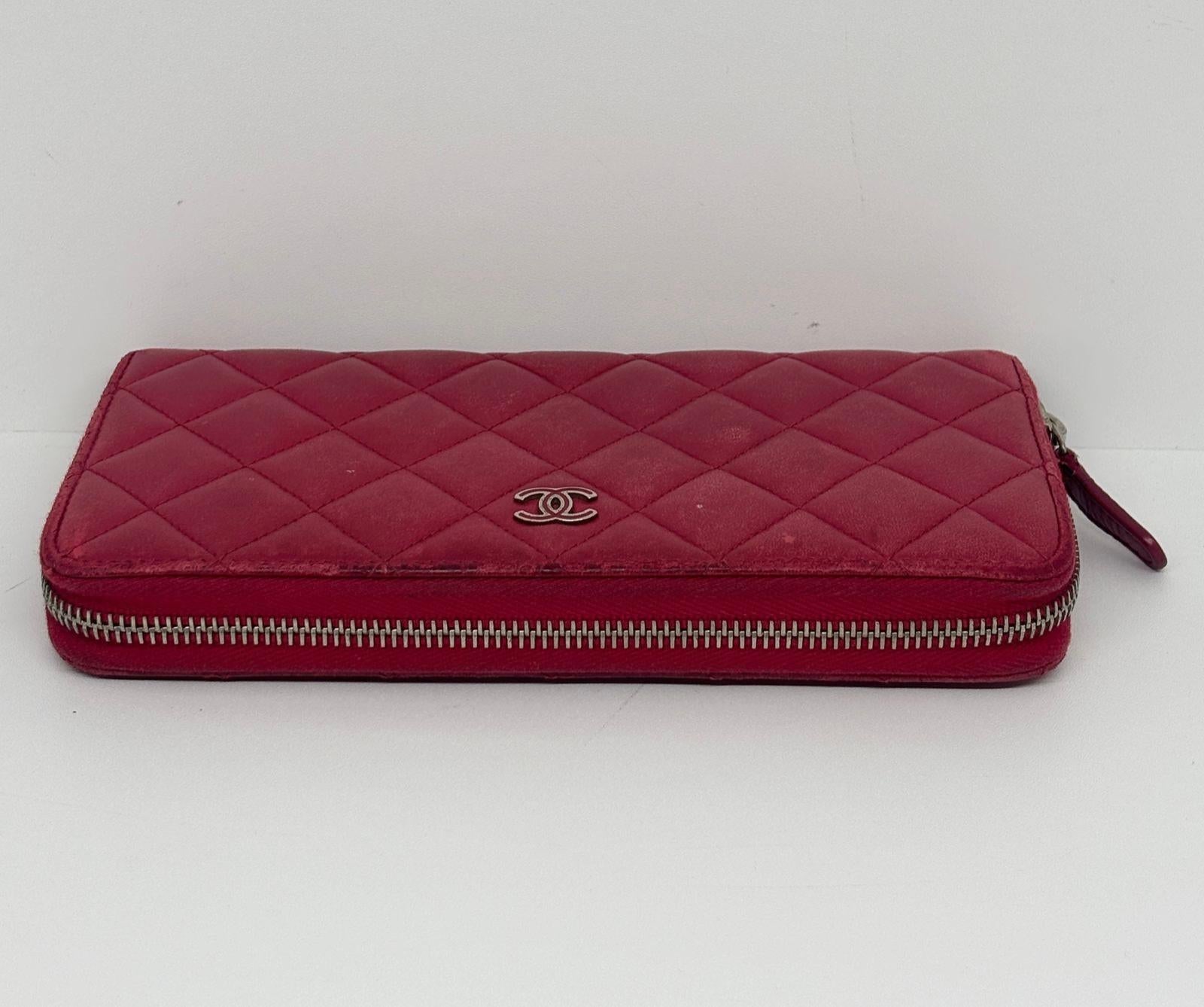 2015 Chanel Red Lambskin Quilted Zip Wallet For Sale 2