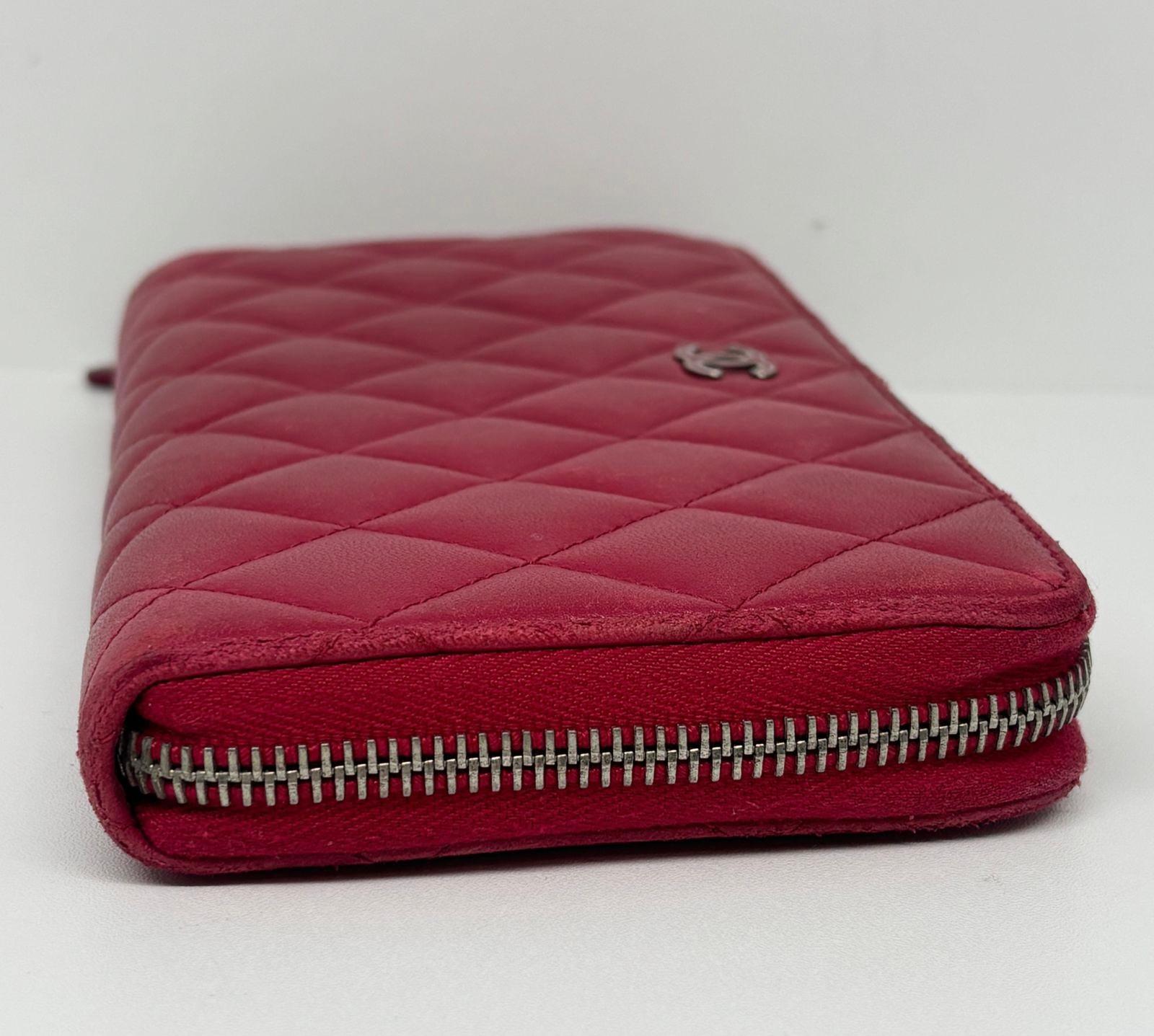 2015 Chanel Red Lambskin Quilted Zip Wallet For Sale 3