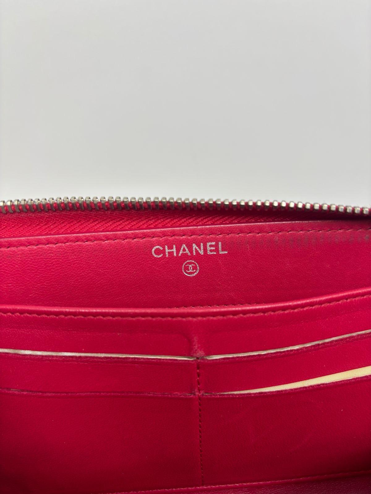 2015 Chanel Red Lambskin Quilted Zip Wallet For Sale 4