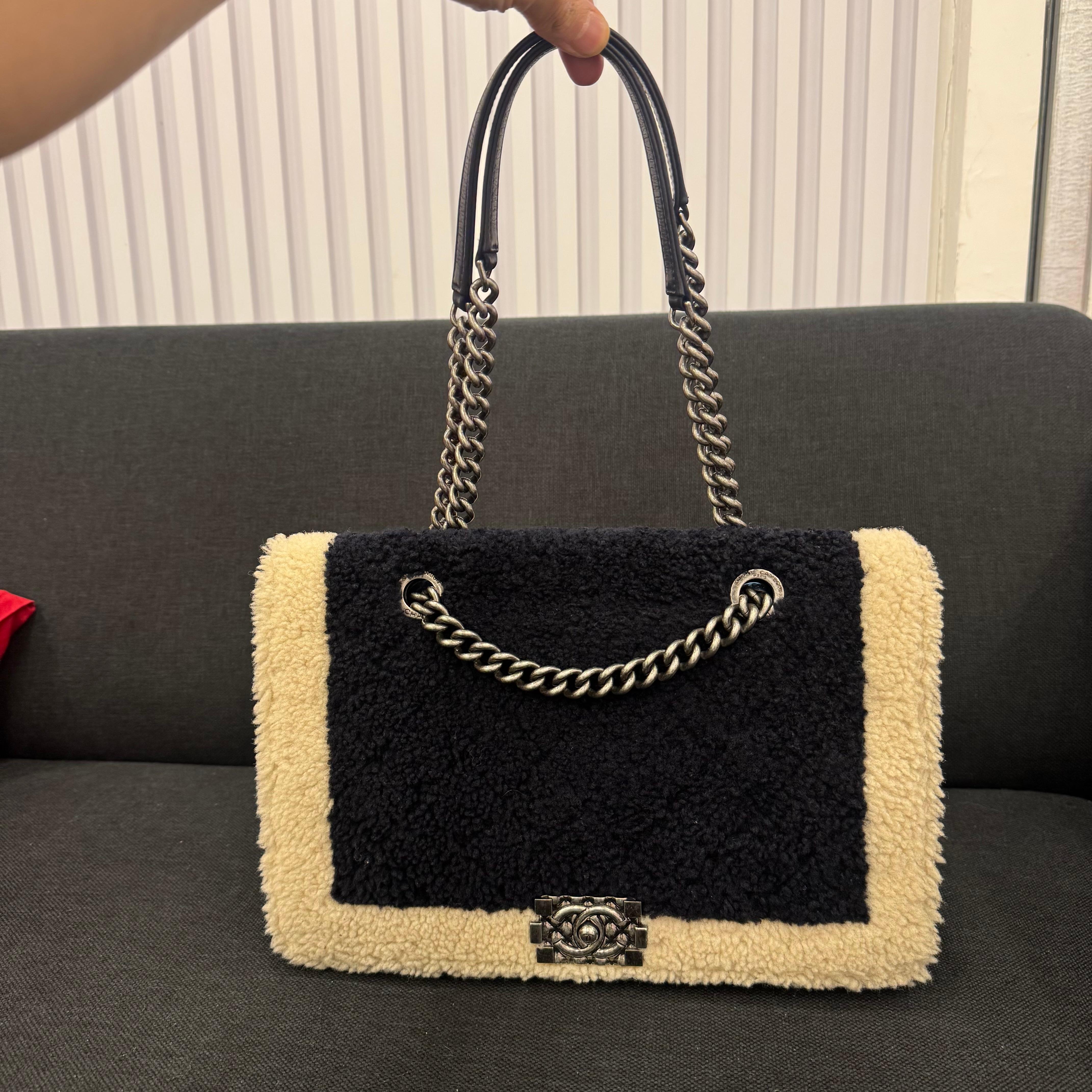 2015 Chanel Shearling Bicolor Boy Shopping Tote For Sale 7