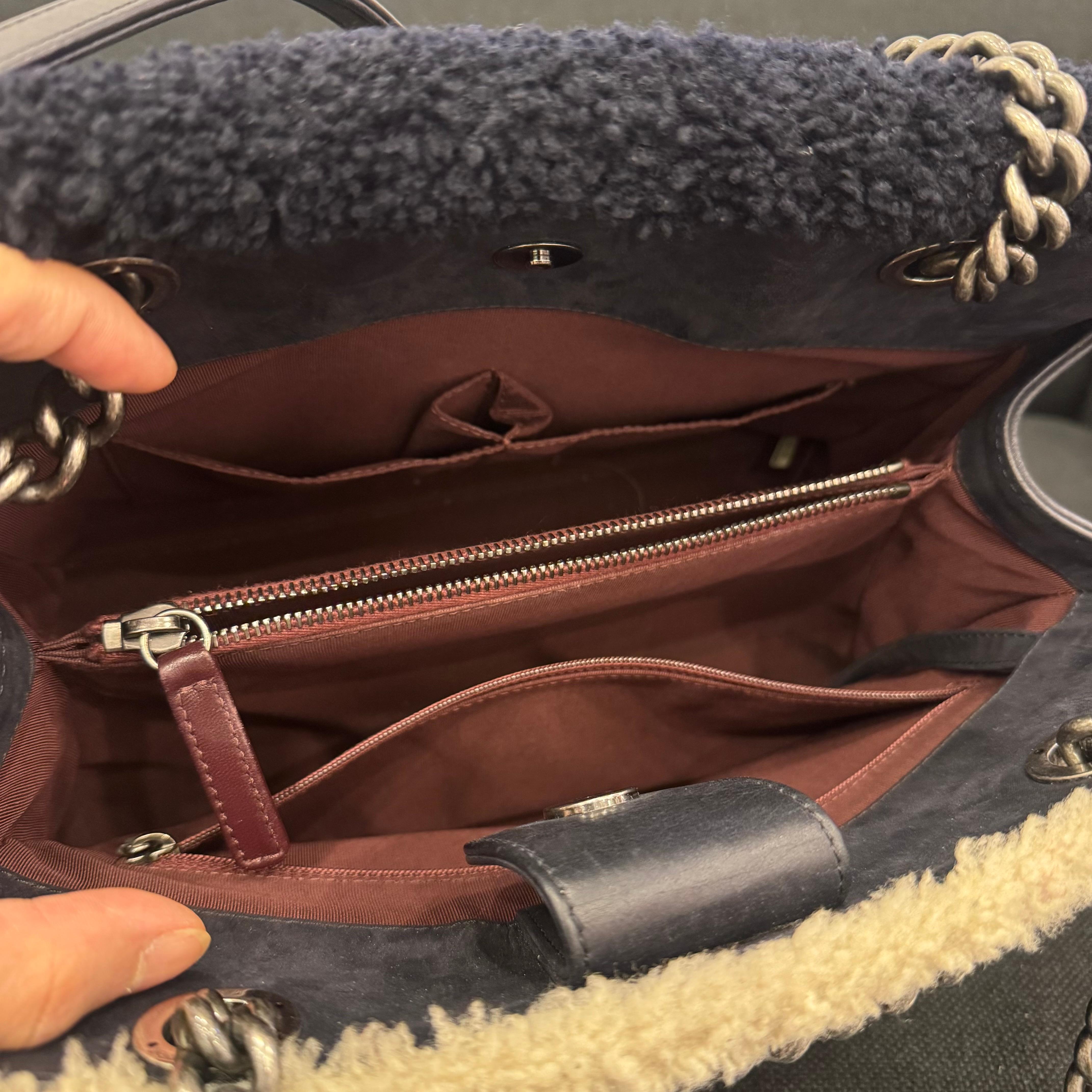 2015 Chanel Shearling Bicolor Boy Shopping Tote For Sale 3