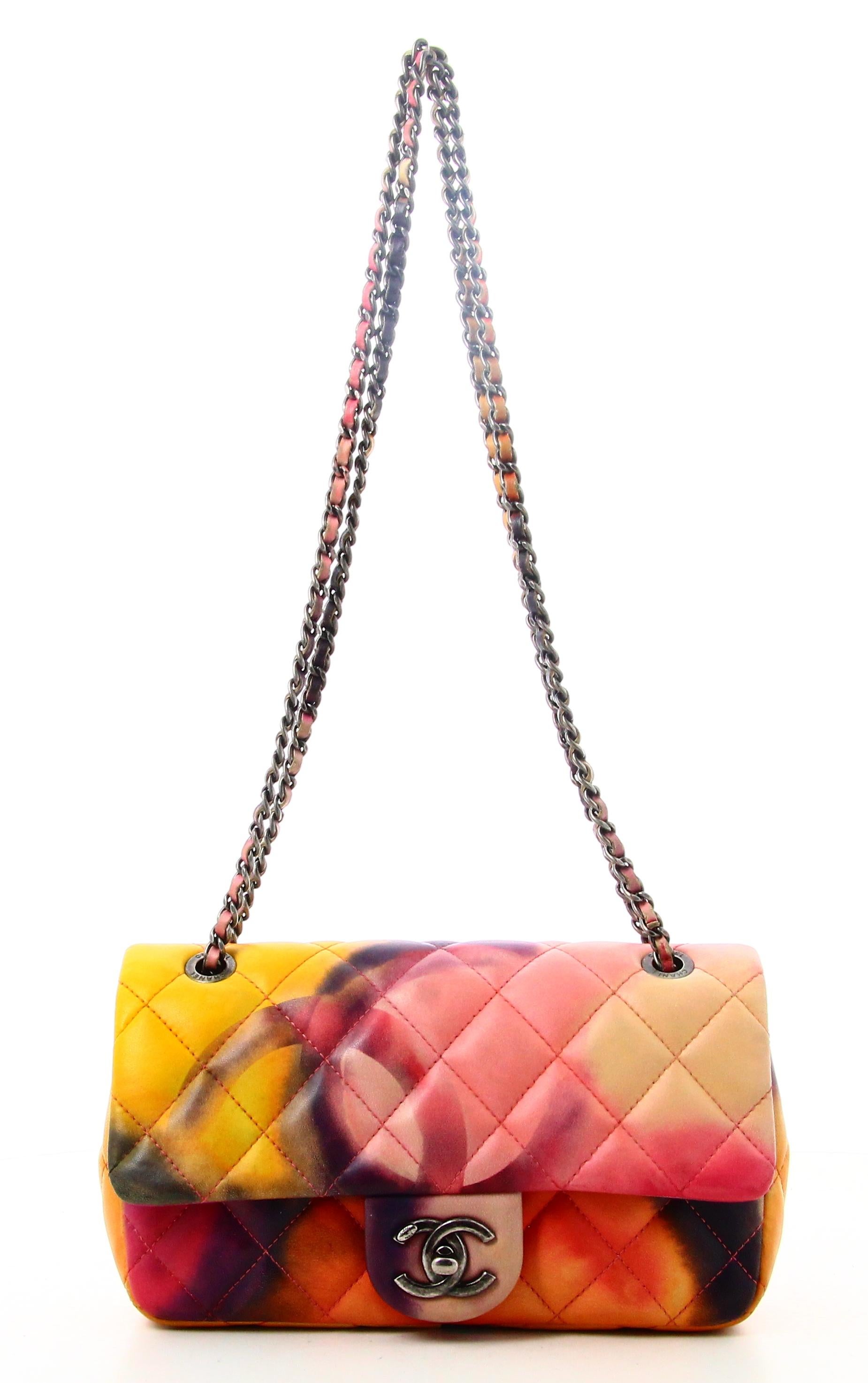 2015 Chanel Timeless Handbag Grafitti Multicolor Quilted Leather 

- Good condition. Shows slight signs of wear over time. 
- Chanel Handbag 
- Grafitti. Quilted leather
- Double chain
- Clasp: silver double C 
- Interior: black fabric plus small