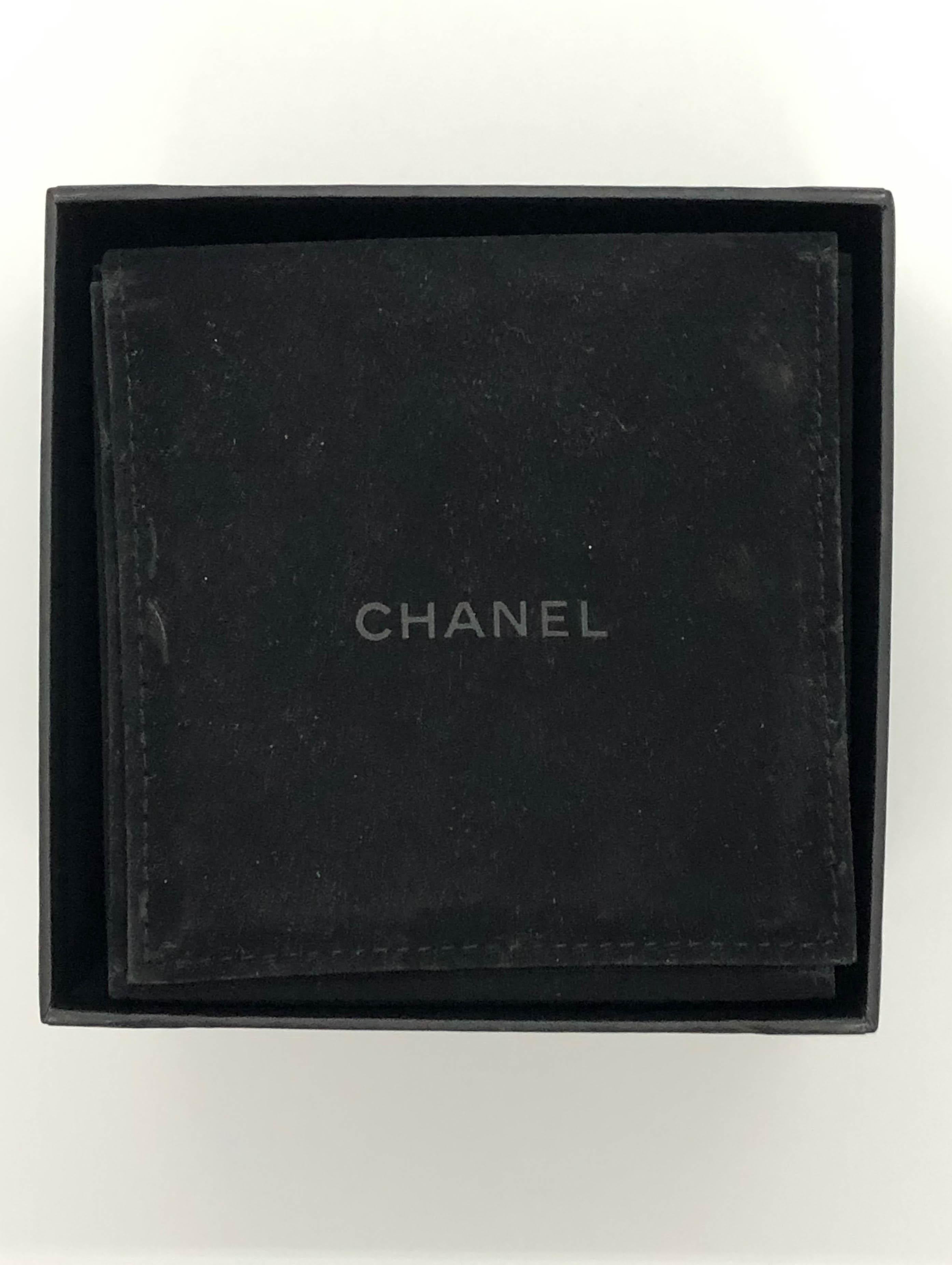 2015 Chanel 'Tweed We Need' Plexiglass Cuff Bracelet For Sale 8