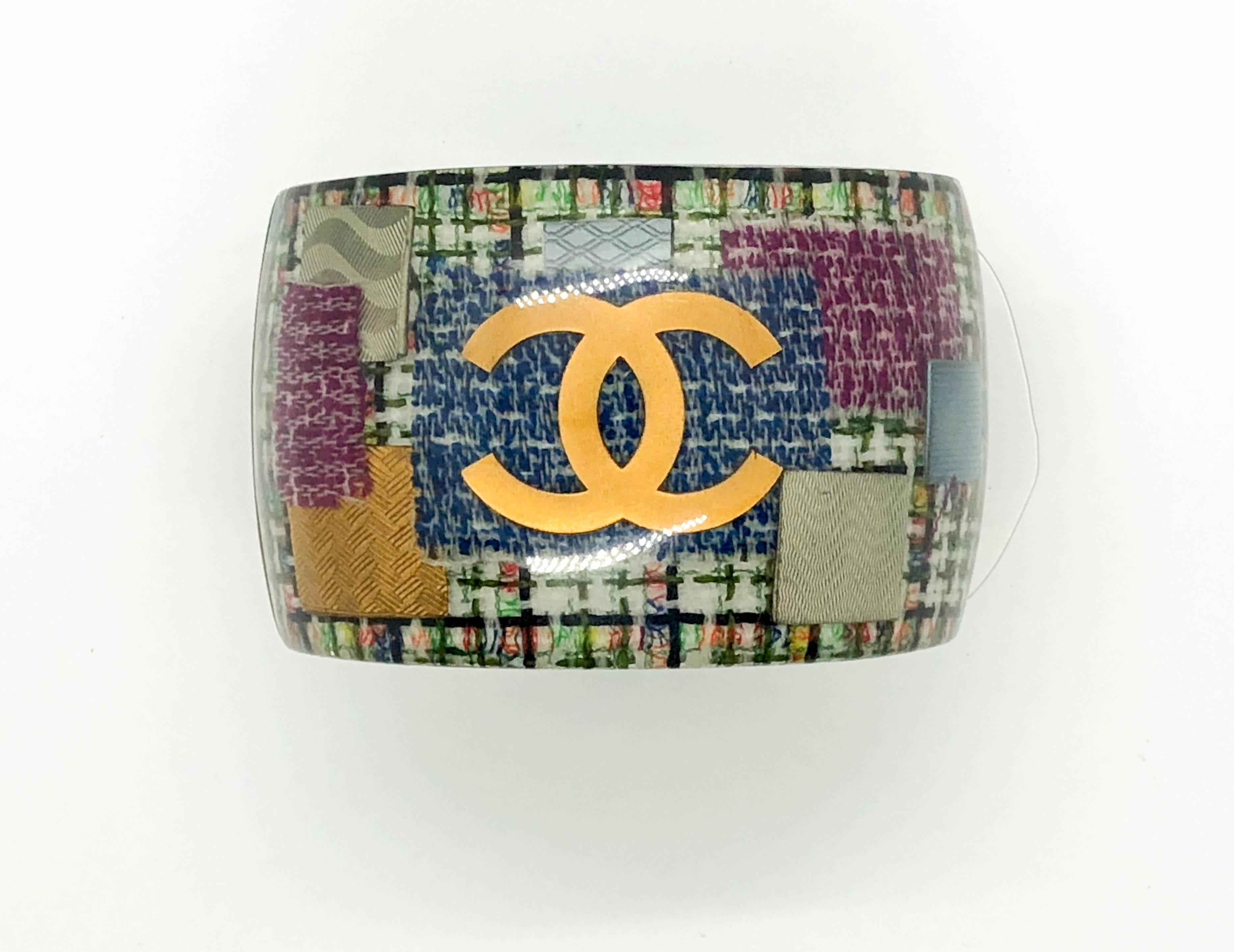 2015 Chanel 'Tweed We Need' Plexiglass Cuff Bracelet In Excellent Condition For Sale In London, Chelsea
