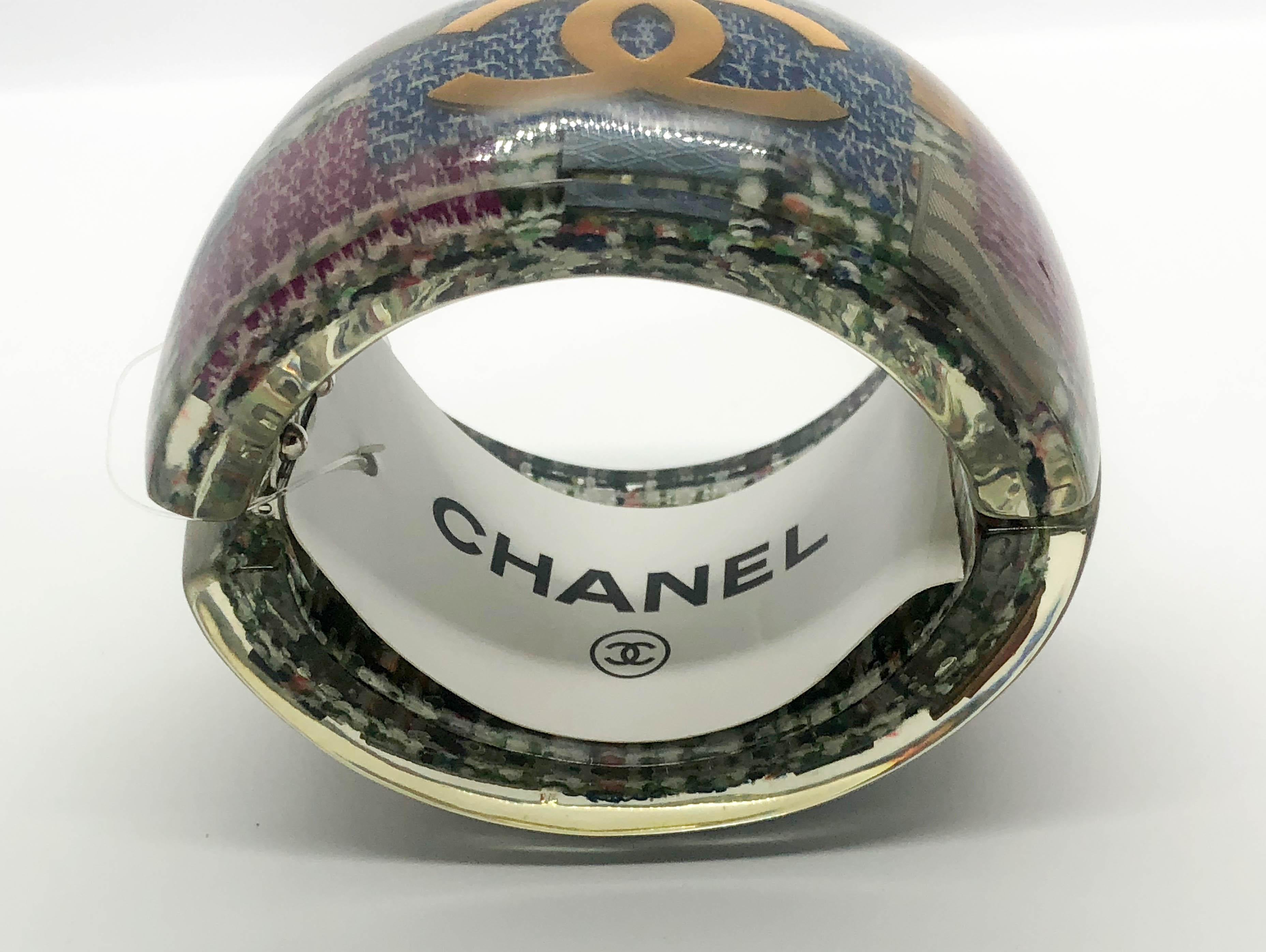 2015 Chanel 'Tweed We Need' Plexiglass Cuff Bracelet For Sale 4