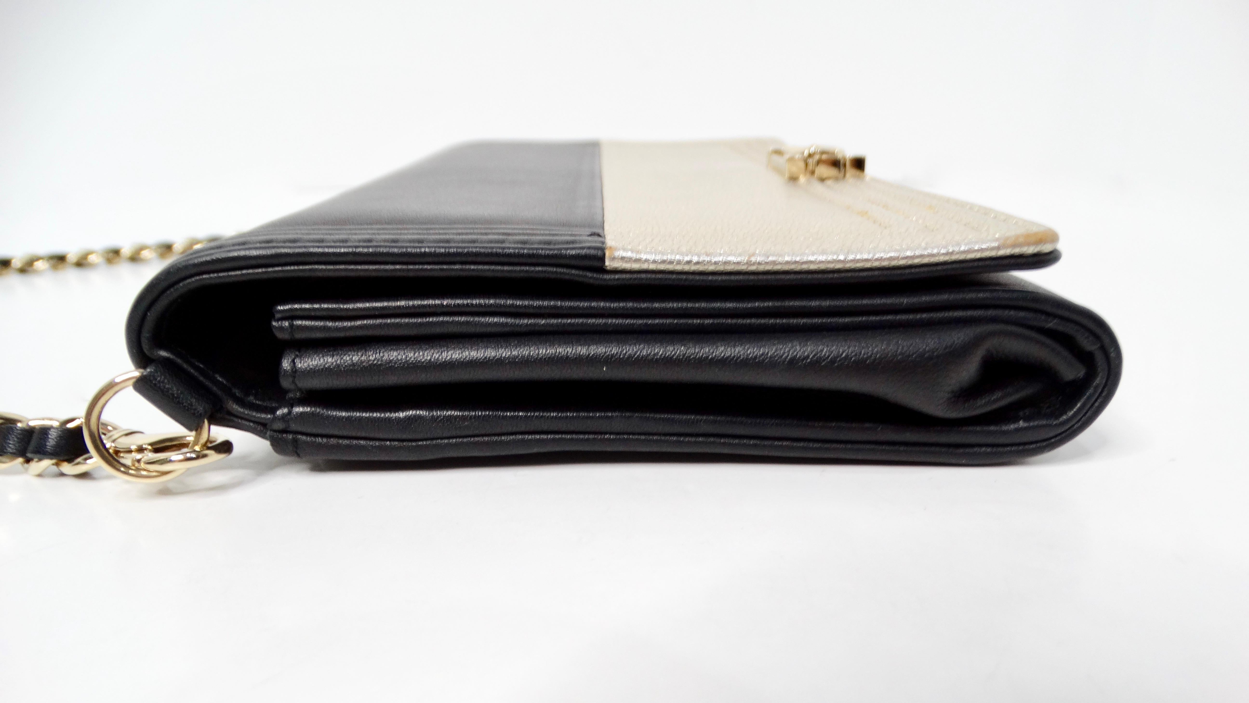 2015 Chanel Zweifarbige Metallic-Lammfell- Boy Clutch mit Kette aus Lammfell im Angebot 6